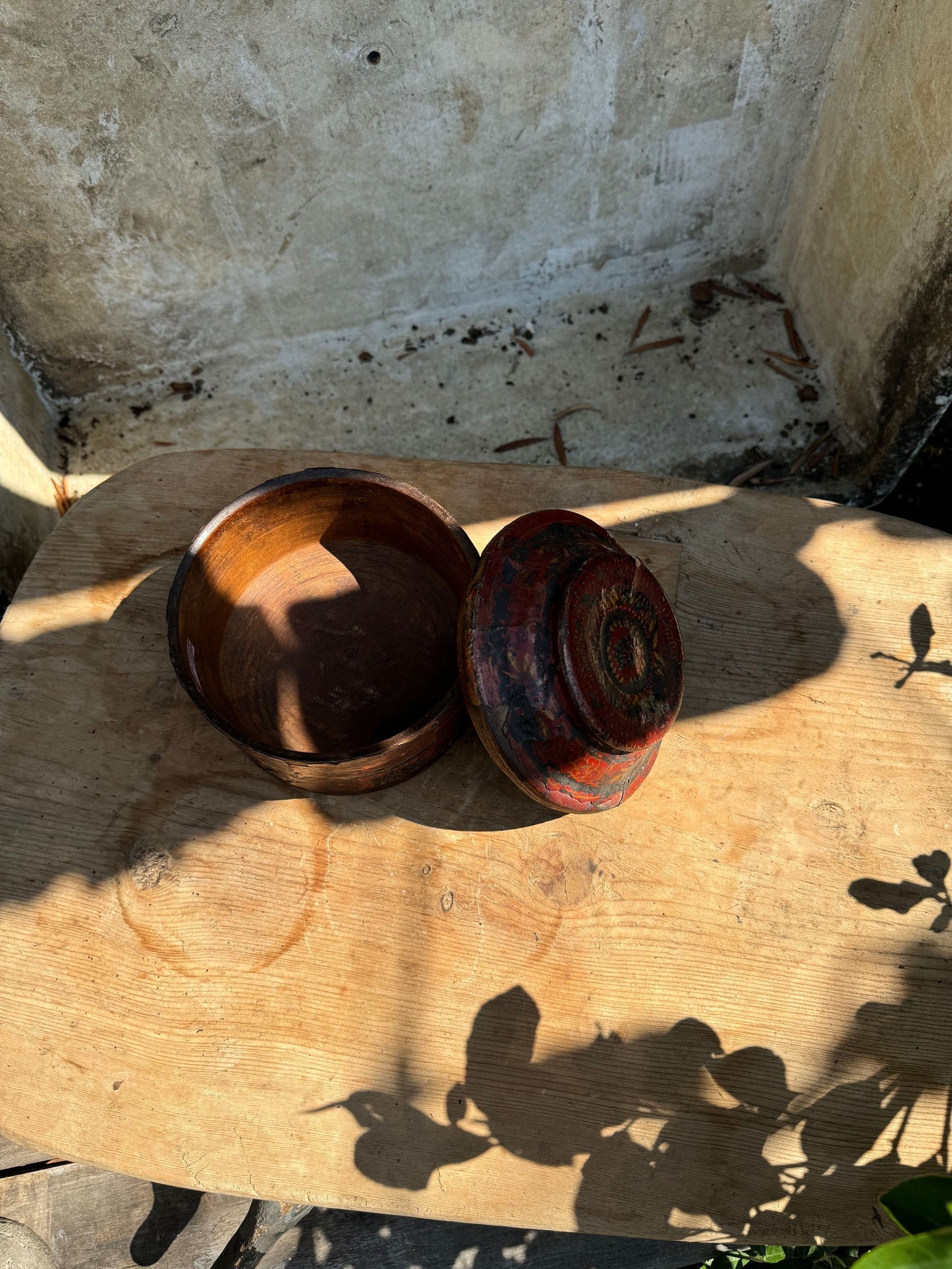 Antique 19th Century Round Chinese Hand-Painted Wooden Box with Lid