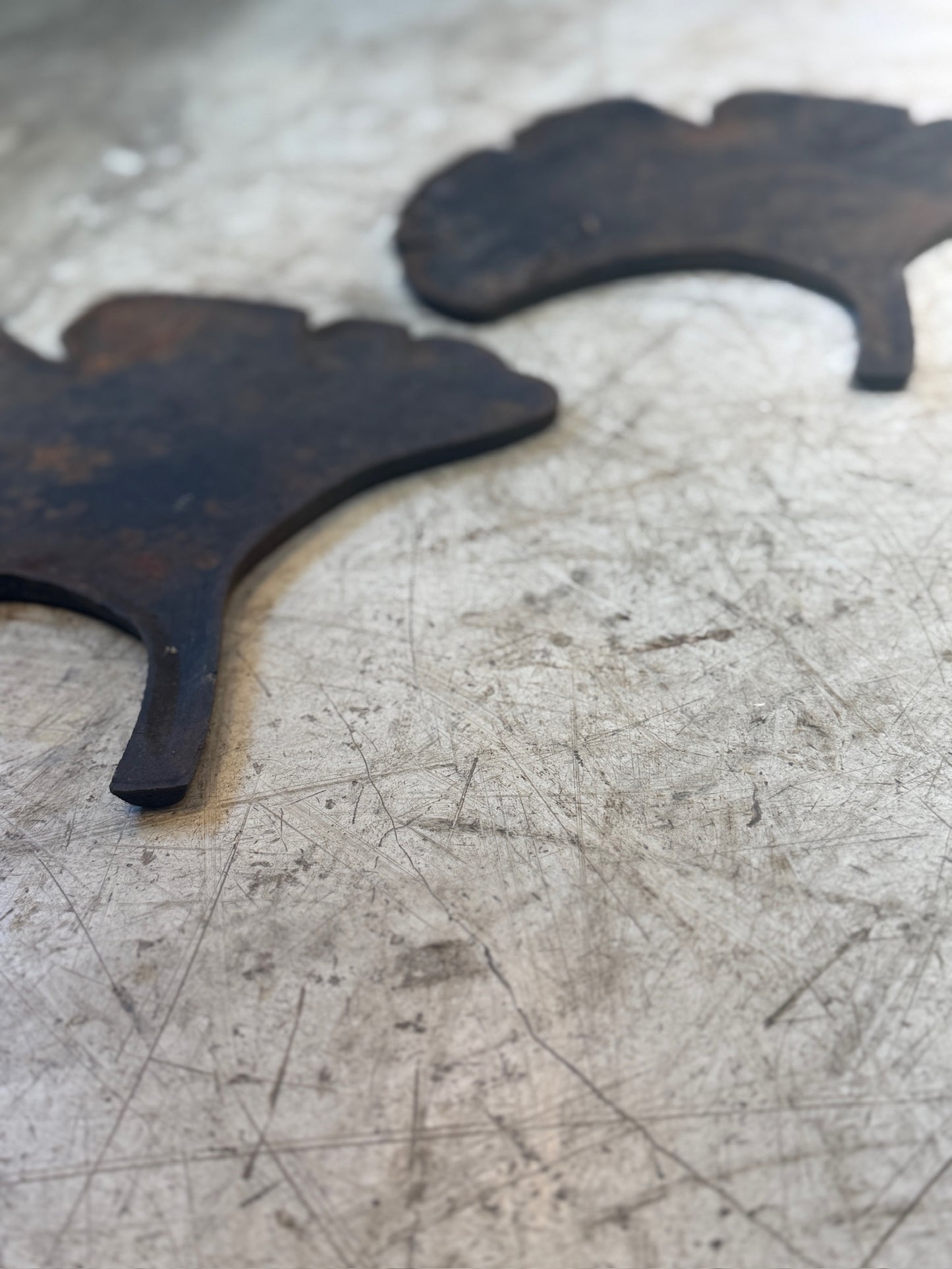 Pair of Hand-Cut Metal Palm Leaves – Decorative Patinated Steel Botanical Sculptures