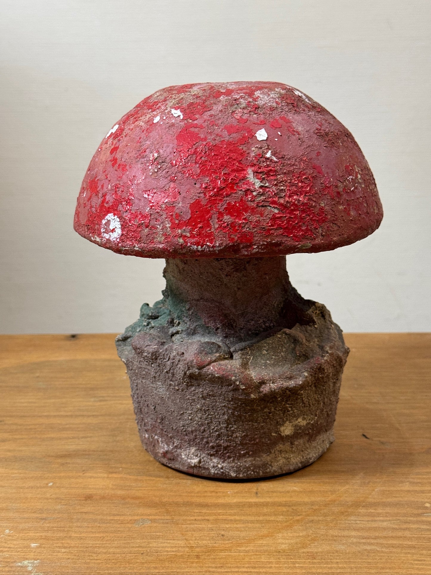 Vintage Cast Stone Garden Mushroom Ornament – Aged Patina