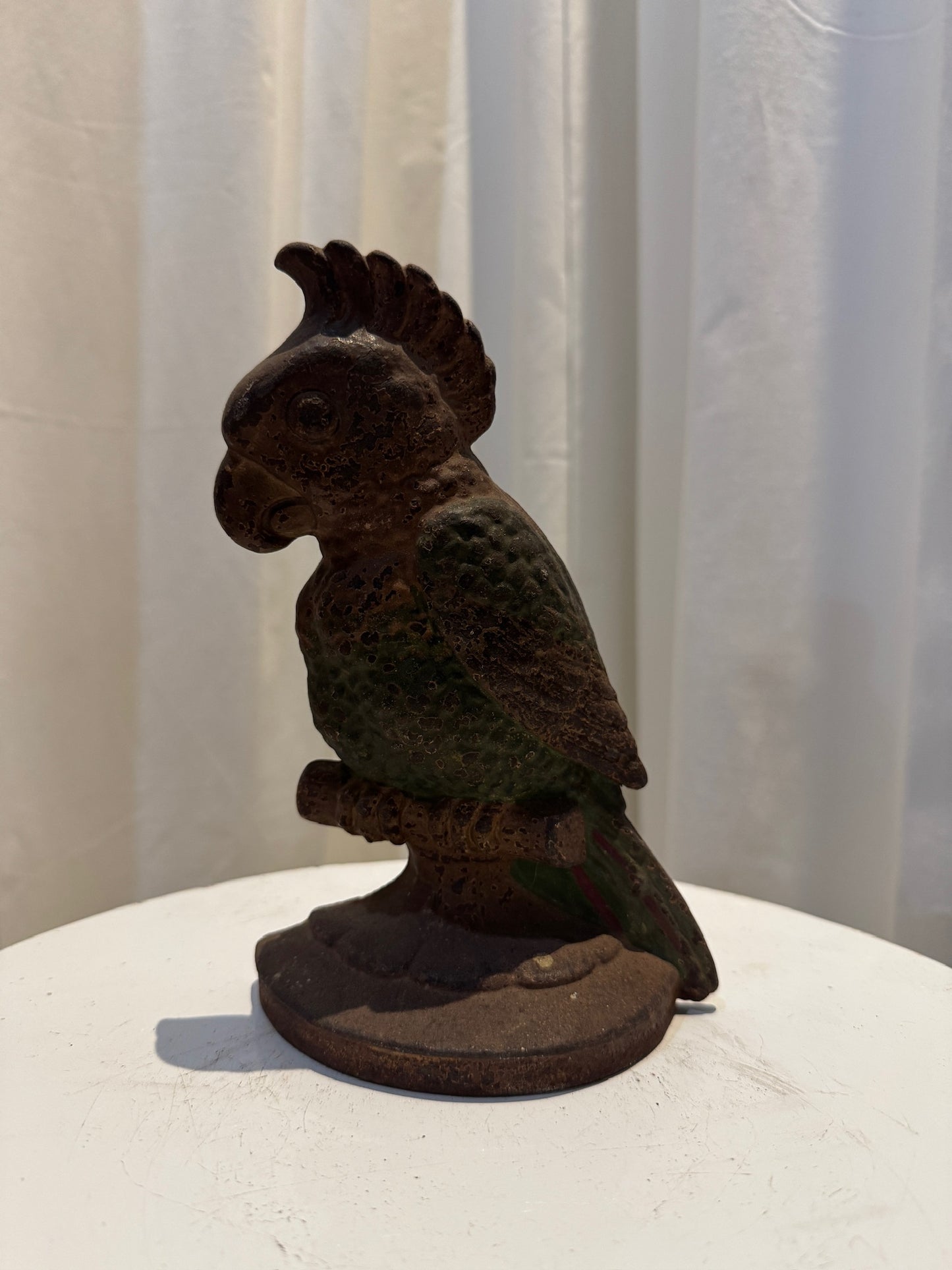 Antique Hubley cast iron parrot doorstop with original hand-painted green, red, and brown finish, early 20th-century collectible crafted in the USA — Hommes and Gardens, Landscape Architect, Interior Designer, Outdoor Living, Art, Furniture, Objects, Best Gifts, Nature, Backyard, Yard, Outdoor Decorations, Home Decor, Home Design, Luxury Design.