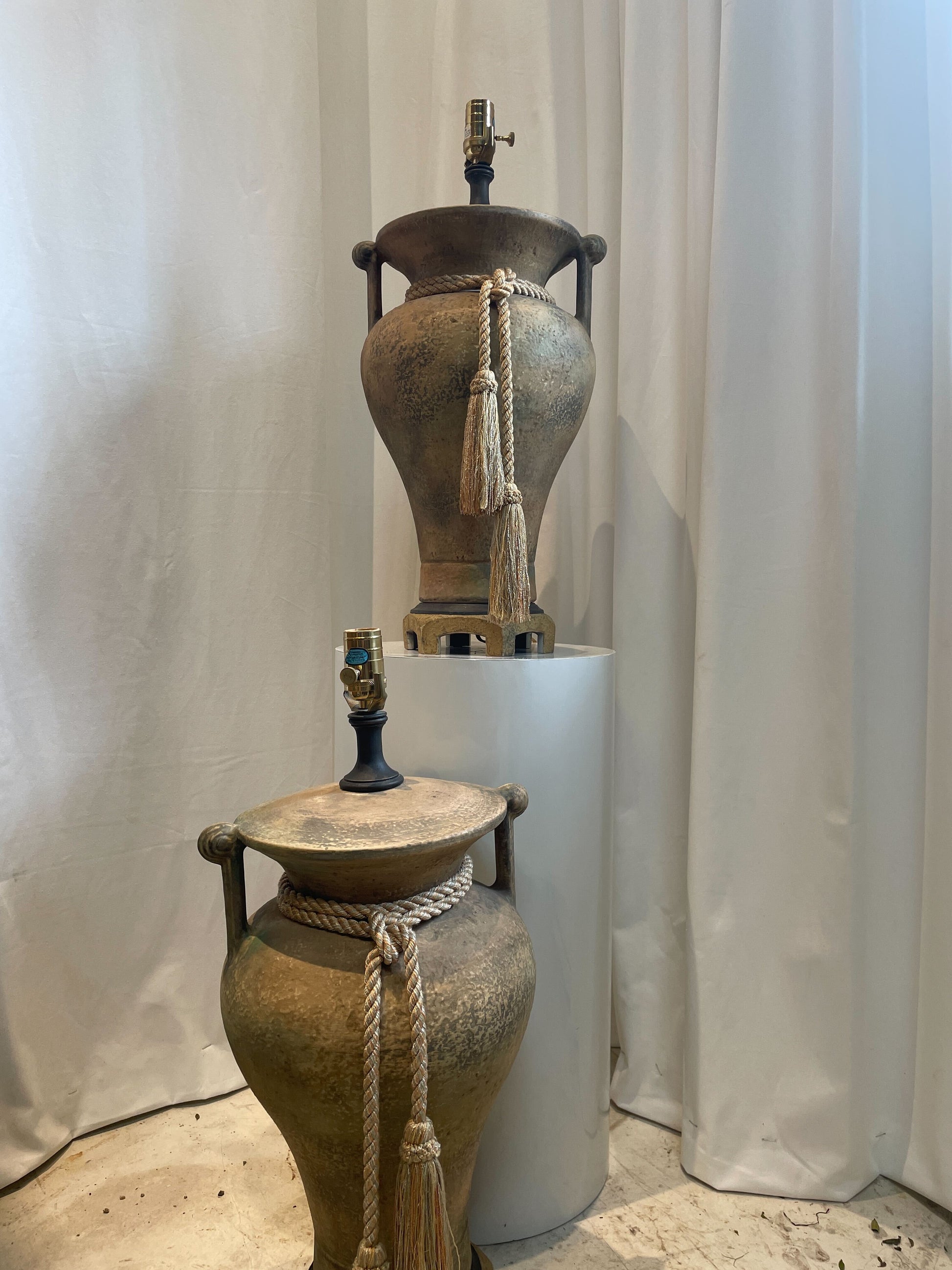 Elegant antique Chinoiserie porcelain ginger jar table lamps with beige patina and tassel rope accents, ideal for refined home interiors — Hommes and Gardens, Lighting Collection, Home Decor, Vintage Lamps, Classic Design, Mediterranean Style, Interior Designer Decor.