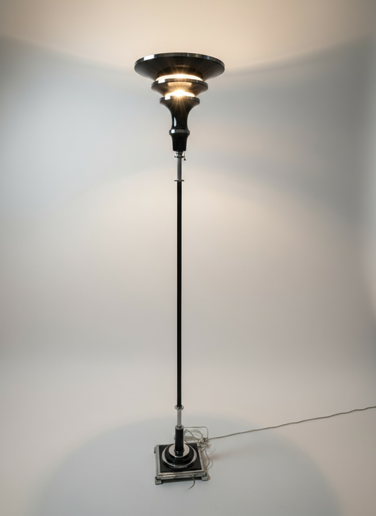 Rare RMC Model 795 Art Deco Machine Age floor lamp in black enamel and polished aluminum with stepped base — Hommes and Gardens, Home Decor Collection, Lighting, landscape design, plant design, Landscape Architect, Interior Designer, Outdoor Living, Outdoor Decorations, Home Design, Luxury Design, Art, Furniture, Objects, Best Gifts, Nature, Backyard, Yard.