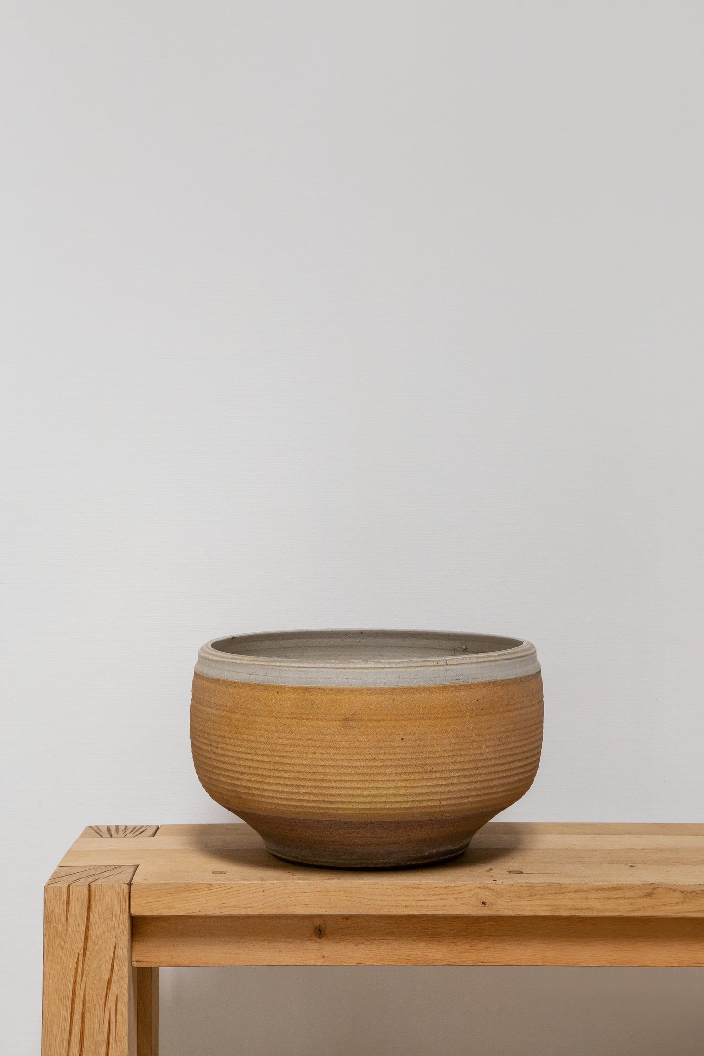 Bob Kinzie mid-century ribbed stoneware pot, hand-thrown ceramic planter with earthy terracotta tones and refined organic texture — Hommes and Gardens, Pots + Vessels Collection, Landscape Architect, Interior Designer, Outdoor Living, Outdoor Decorations, Home Decor, Home Design, Luxury Design, Art, Furniture, Objects, Best Gifts, Nature, Backyard, Yard.