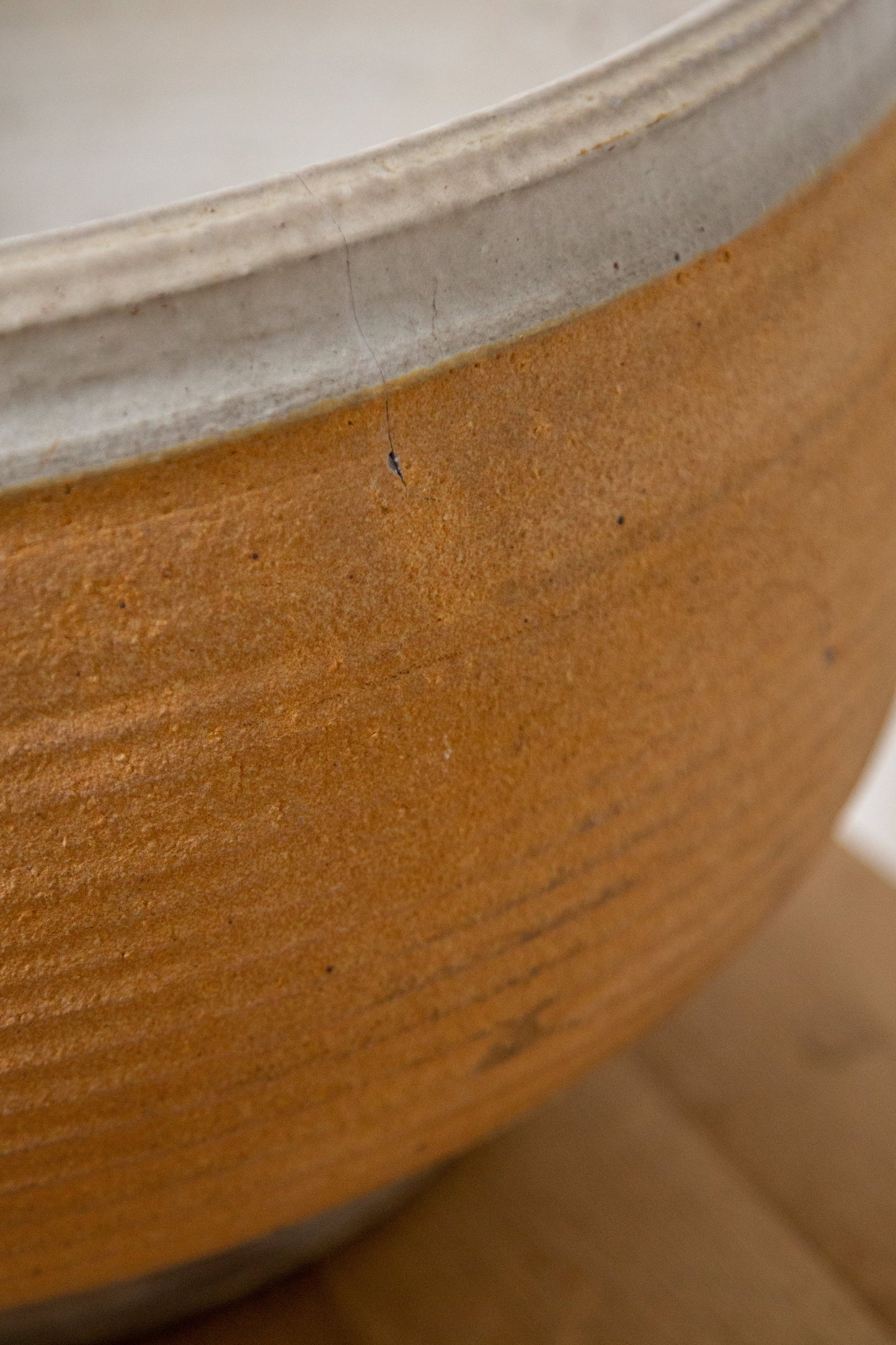 Vintage Bob Kinzie stoneware planter with ribbed design and mid-century modern aesthetic, handcrafted with artisanal precision — Hommes and Gardens, Pots + Vessels Collection, Landscape Architect, Interior Designer, Outdoor Living, Outdoor Decorations, Home Decor, Home Design, Luxury Design, Art, Furniture, Objects, Best Gifts, Nature, Backyard, Yard.