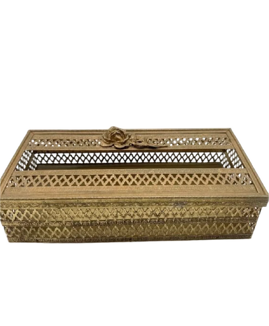 Elegant brass filigree tissue box with lid and rose motif, featuring intricate detailing and vintage charm — Hommes and Gardens, Bathroom Accessories Collection, Landscape Architect, Interior Designer, Outdoor Living, Outdoor Decorations, Home Decor, Home Design, Luxury Design, Art, Furniture, Objects, Best Gifts, Nature, Backyard, Yard.