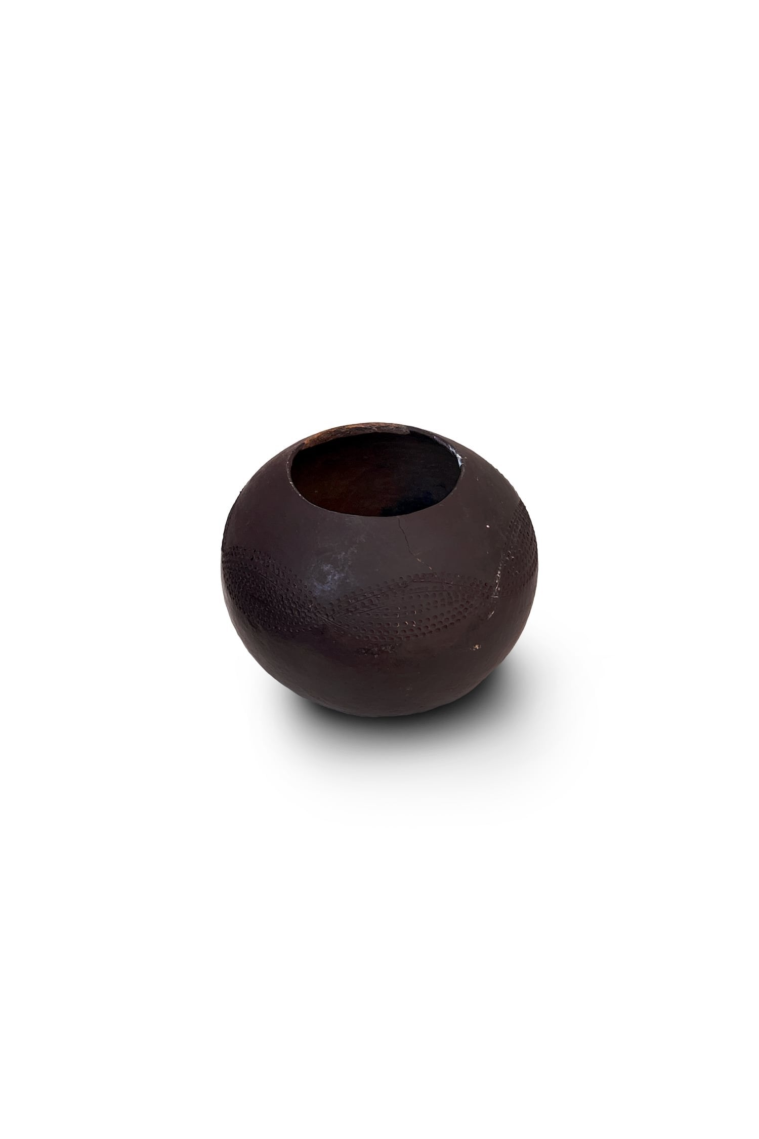 Early 20th-century African Zulu clay beer pot featuring faint incised midsection designs, a handcrafted antique vessel representing South African cultural artistry — Hommes and Gardens, Home Decor Collection, Outdoor Decorations, Landscape Architect, Interior Designer, Outdoor Living, Home Design, Luxury Design, Art, Furniture, Objects, Best Gifts, Nature, Backyard, Yard.