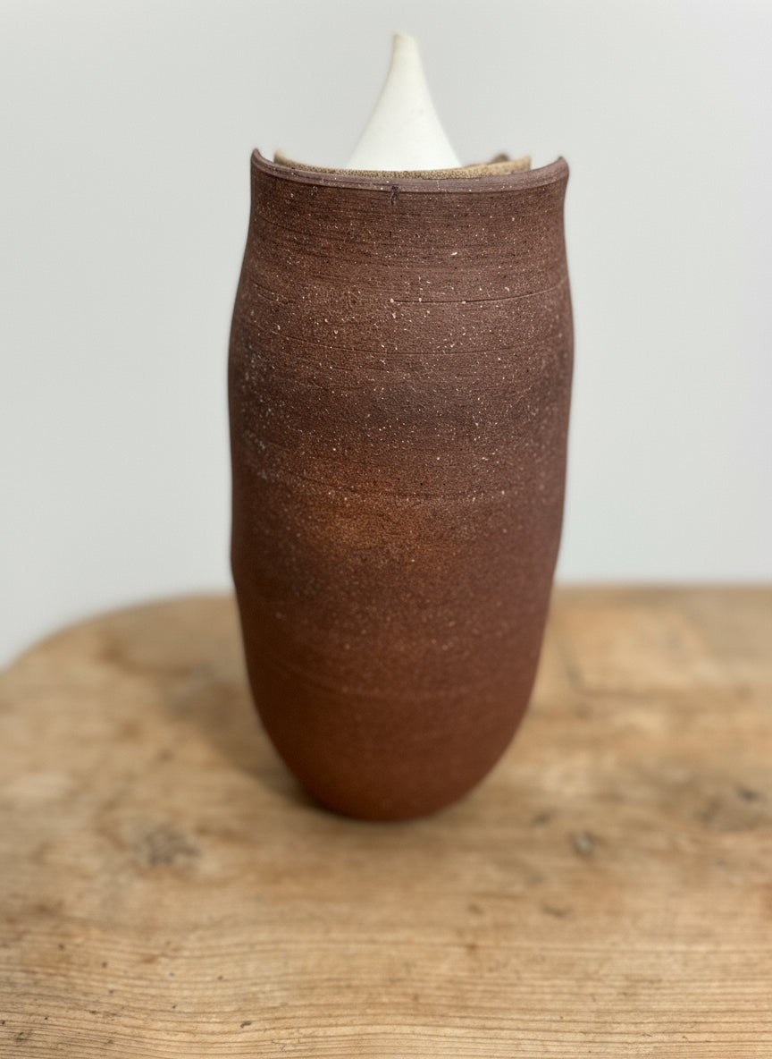 Handcrafted pottery art sculpture by Barker from 1985 in beige and brown glaze, collectible ceramic decor piece — Hommes and Gardens, Objects Collection, Vintage Art, Modern Interiors, Ceramic Art, Home Accessories, Designer Objects.