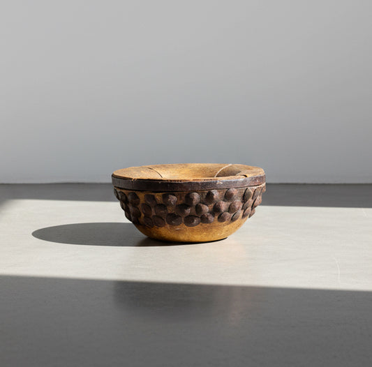 Primitive Chinese wooden bowl accented with animal skin and bolted metal details, featuring engraved Asian characters — Hommes and Gardens, Home Decor Collection, Decorative Bowls, Antique Decor, Primitive Objects, Asian Art, Vintage Collectible.