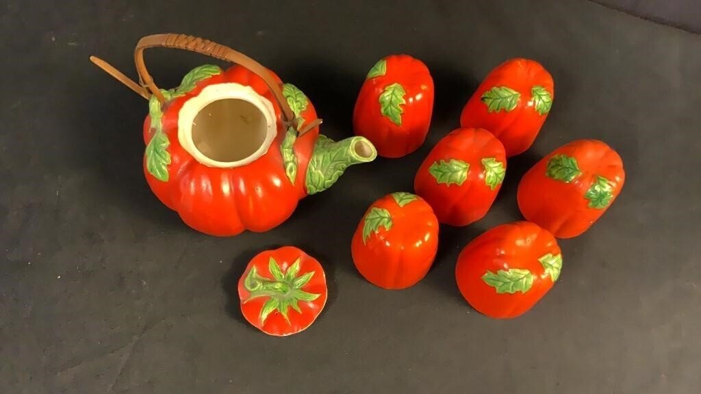 Retro vintage tomato tea set including ceramic teapot and six matching glasses, a whimsical collectible adding colour and charm to vintage kitchens — Hommes and Gardens, Home Decor Collection, Tea Sets, Decorative Objects, Art Pottery, Vintage Tableware, Mid Century Kitchen Decor, Retro Home Accent, Collectible Ceramic Design.