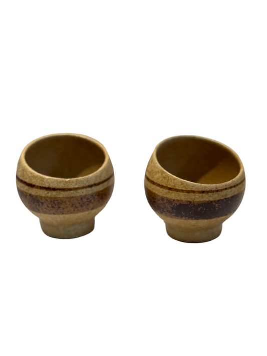 Robert Maxwell studio pottery cup set featuring wheel-thrown stoneware design with beige matte glaze and brown bands, a mid-century modern handcrafted ceramic collectible — Hommes and Gardens, Decorative Collection, Home Decor, Landscape Architect, Interior Designer, Outdoor Living, Outdoor Decorations, Home Design, Luxury Design, Art, Furniture, Objects, Best Gifts, Nature, Backyard, Yard.