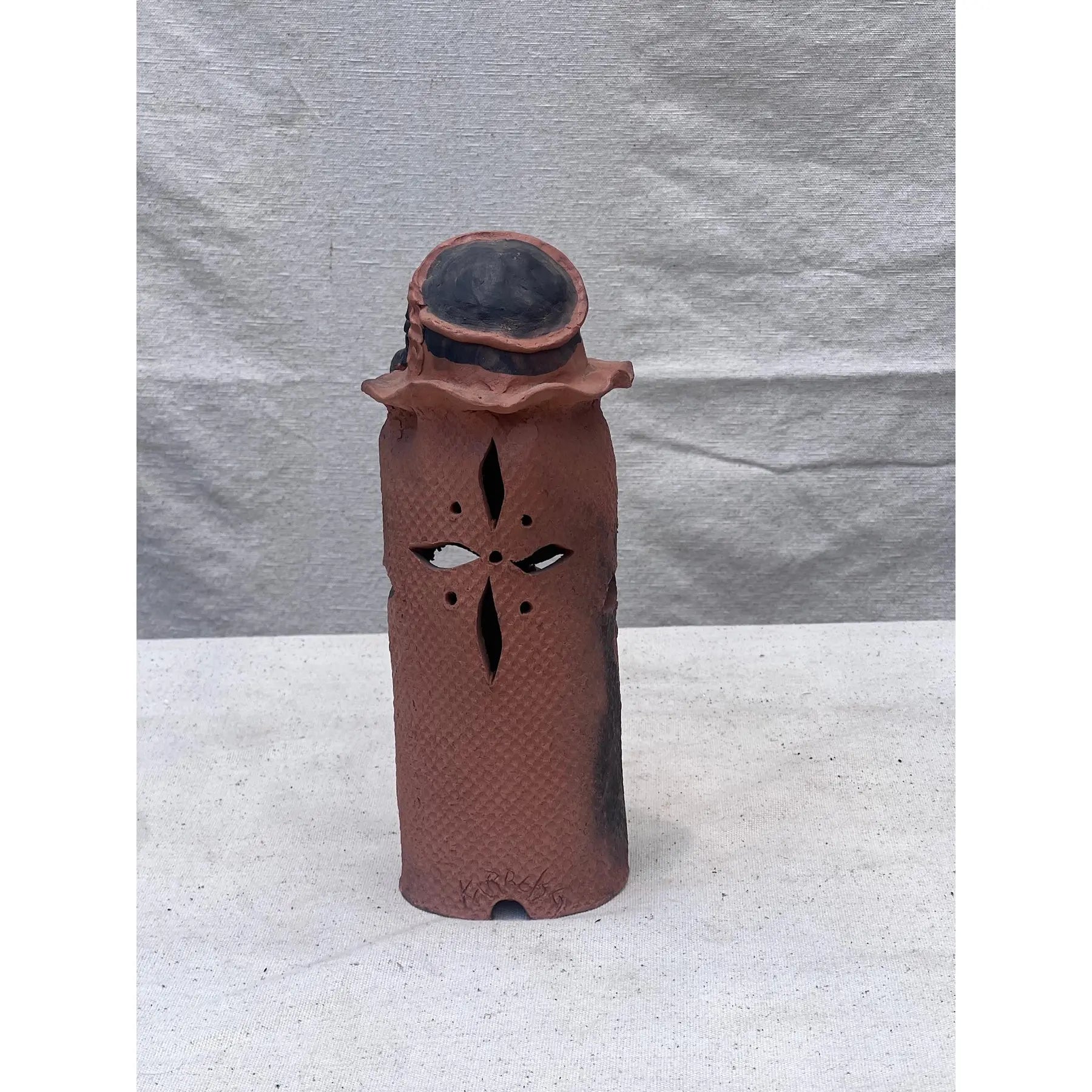 Terracotta Native American Singing Indian incense smoker and tealight holder, vintage figurative pottery decor — Hommes and Gardens, Candles Collection, Home Decor, Decorative Objects, Art Pottery, Gifts & Merch, landscape design, plant design, Landscape Architect, Interior Designer, Outdoor Living, Outdoor Decorations, Home Design, Luxury Design, Art, Furniture, Objects, Best Gifts, Nature, Backyard, Yard.