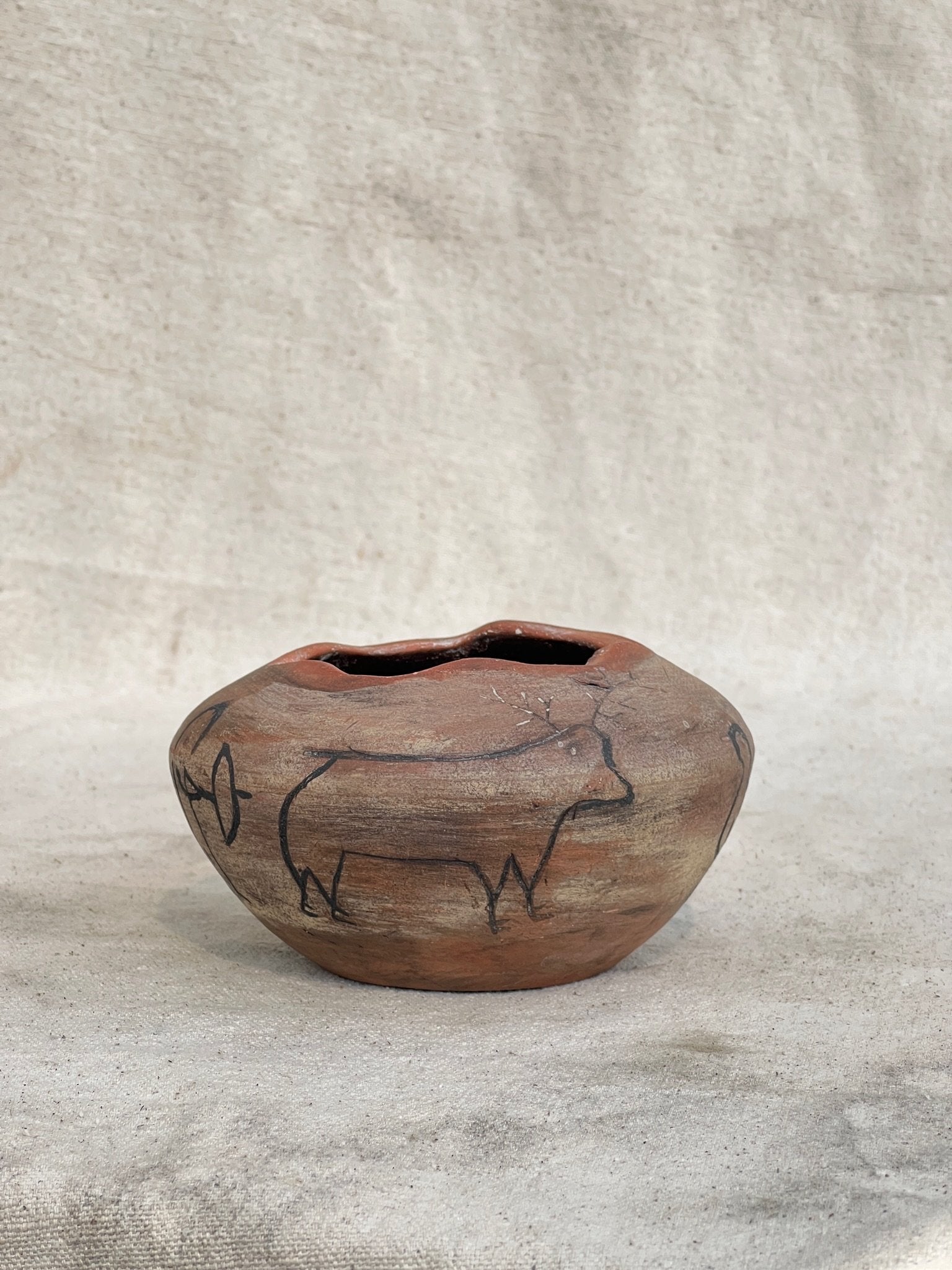 Vintage handcrafted primitive clay vase, artist-signed with rustic finish and hand-drawn animal motifs — Hommes and Gardens, Home Decor Collection, Vases, Primitive Art, Vintage Pottery, Handmade Decor, Rustic Home Accessories, Cultural Clay Object.
