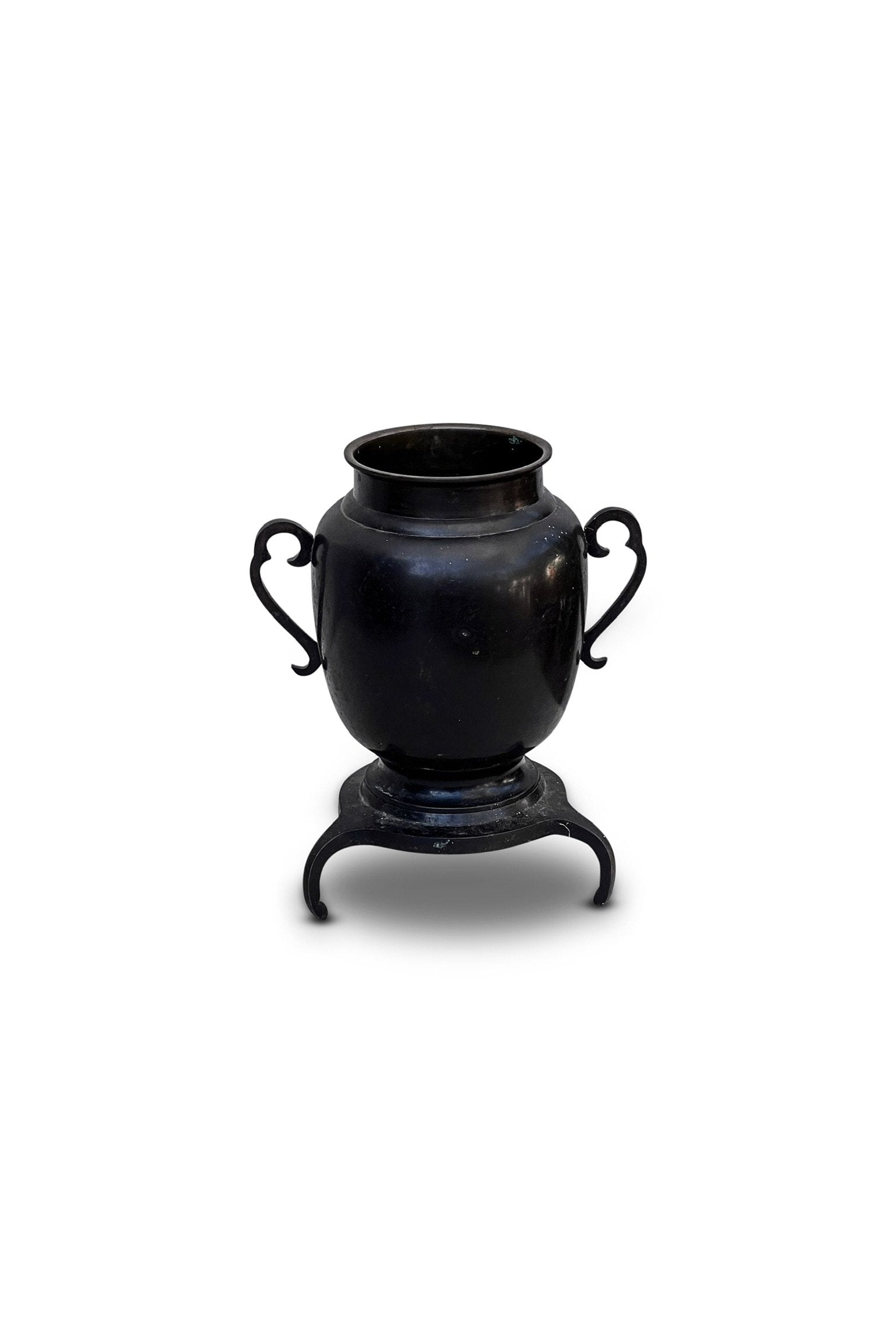 Vintage Japanese urn in black ceramic finish, elegant handcrafted planter with timeless traditional design — Hommes and Gardens, Pots + Vessels Collection, Landscape Architect, Interior Designer, Outdoor Living, Outdoor Decorations, Home Decor, Home Design, Luxury Design, Art, Furniture, Objects, Best Gifts, Nature, Backyard, Yard.