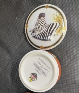 Vintage Lynn Chase zebra motif jewelry trinket box, hand-painted with bird detail, collectible decorative art piece — Hommes and Gardens, Decorative Collection, Landscape Architect, Interior Designer, Outdoor Living, Outdoor Decorations, Home Decor, Home Design, Luxury Design, Art, Furniture, Objects, Best Gifts, Nature, Backyard, Yard.