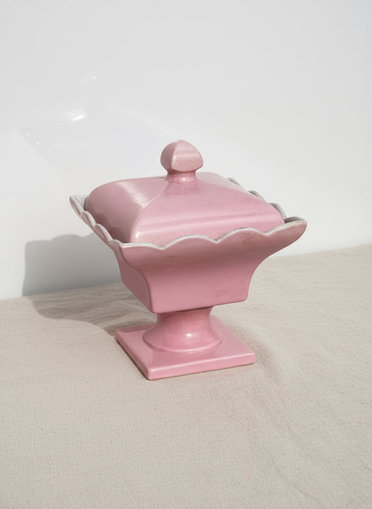 Vintage Hull Art Pottery #158 pink pedestal dish with lid, featuring elegant craftsmanship and soft pastel glaze, ideal for candies or trinkets — Hommes and Gardens, Home Decor Collection, Decorative Bowls, Art Pottery, Vintage Ceramics, Hull Pottery, Collectible Dish, Mid Century Decor, Pink Pottery Accent.