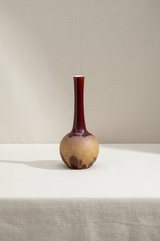 Vintage Royal Haeger glazed sandstone vase featuring mid-century modern drip glaze in dark brown and beige tones with white interior — Hommes and Gardens, Pots and Vessels Collection, Vases, Art Pottery, Decorative Objects, Royal Haeger Ceramics, Mid Century Modern, Vintage Glazed Pottery, Collectible Vase, Artistic Home Decor.