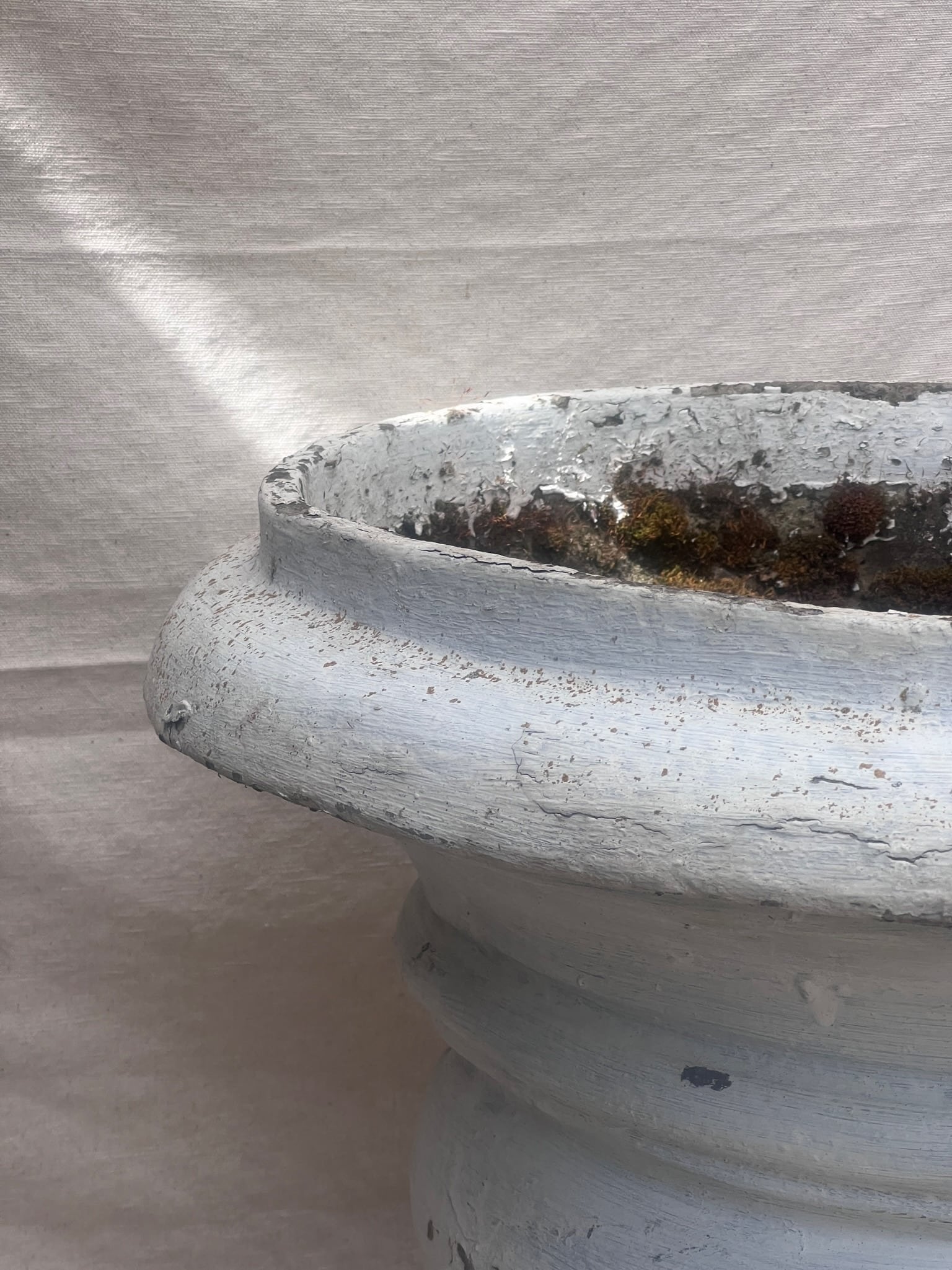 Large vintage Willy Guhl white urn crafted from durable fiber cement with aged patina, reflecting elegant Swiss mid-century modern design — Hommes and Gardens, Pots and Vessels Collection, Planters, Garden Decor, Designer Concrete, Outdoor Decor, Vintage Architecture, Mid Century Style, Collectible Designer Planter.