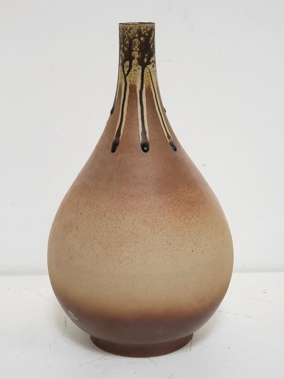 Narrow-necked ceramic vase