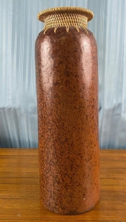 Earthenware reddish orange Vase with Reed Woven in the rim