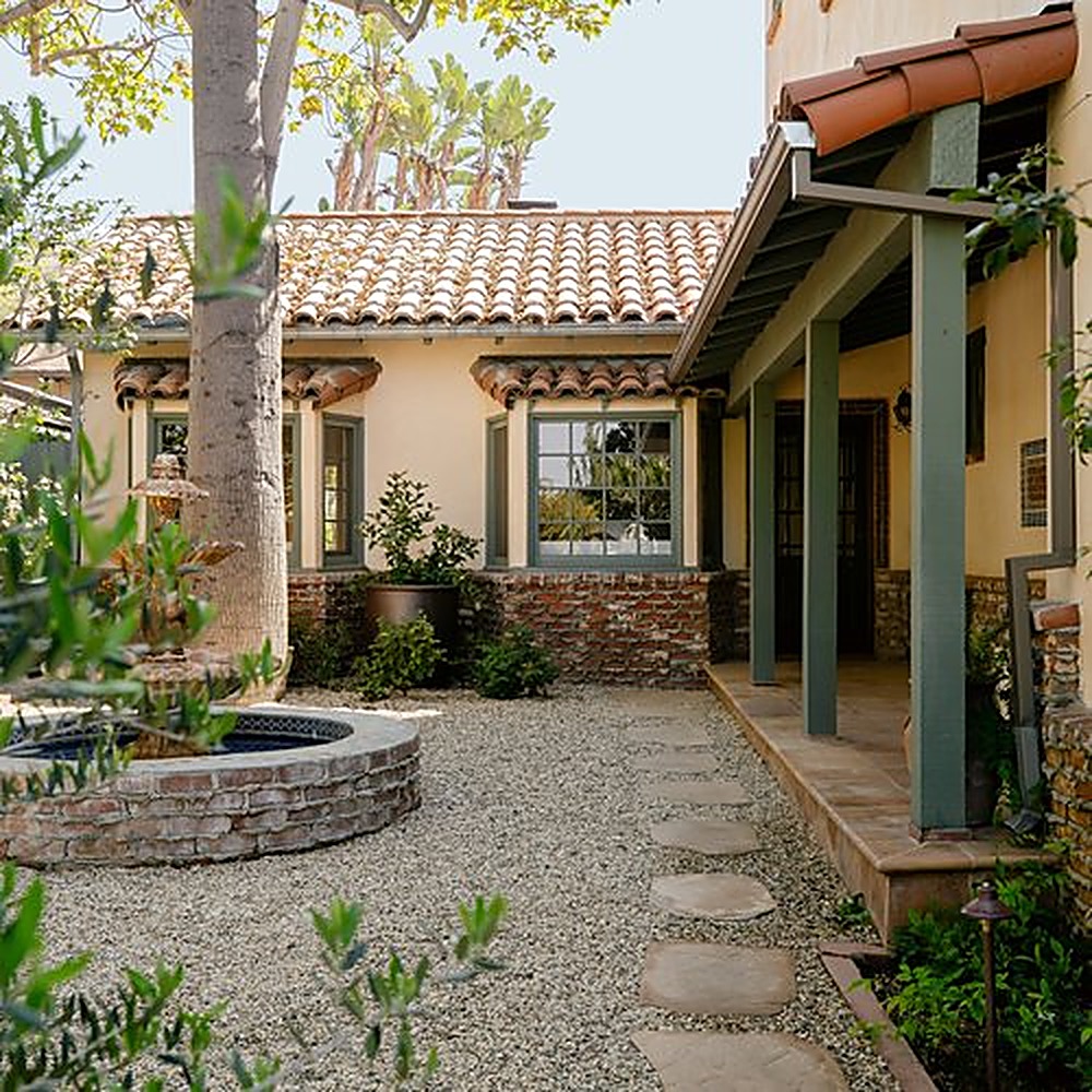 Miami Way garden, Los Angeles landscape design by Hommes + Gardens, view 7