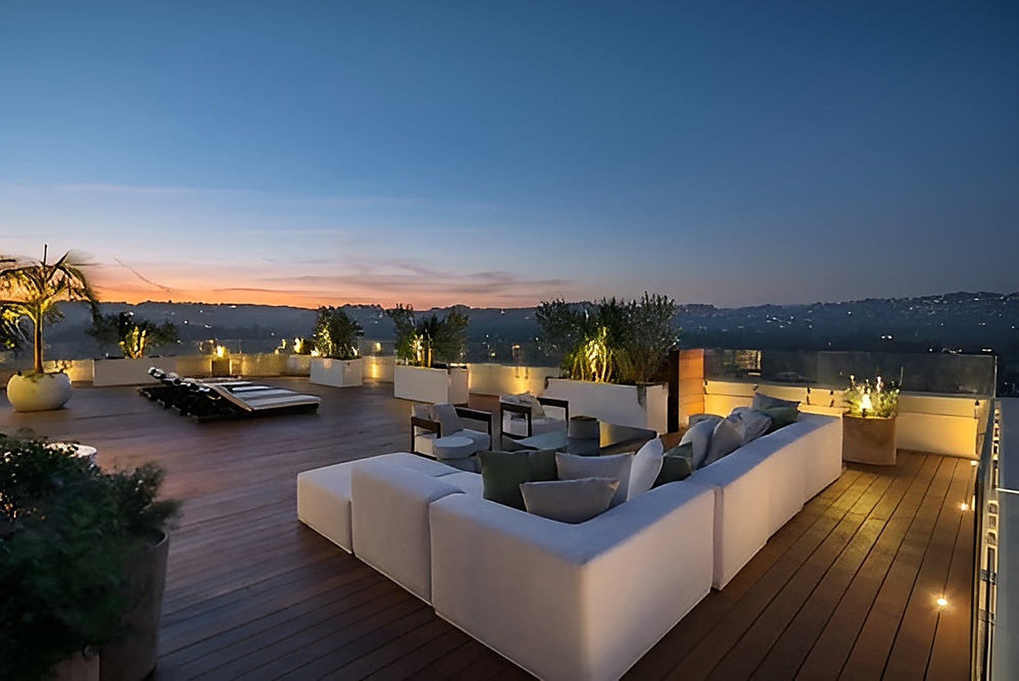 Wilshire Penthouse garden, Los Angeles landscape design by Hommes + Gardens, view 4