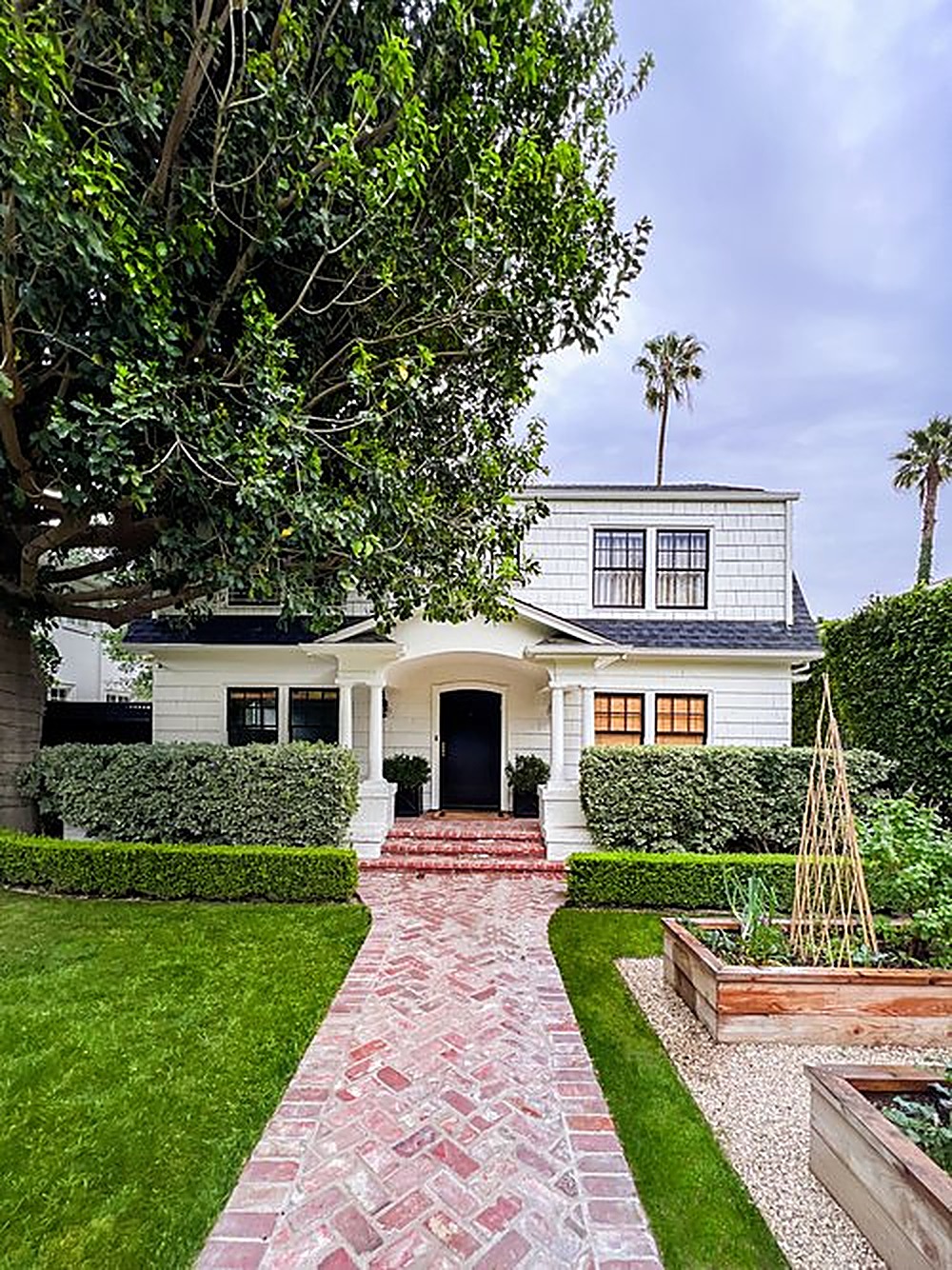 Ogden garden, Los Angeles landscape design by Hommes + Gardens, view 2