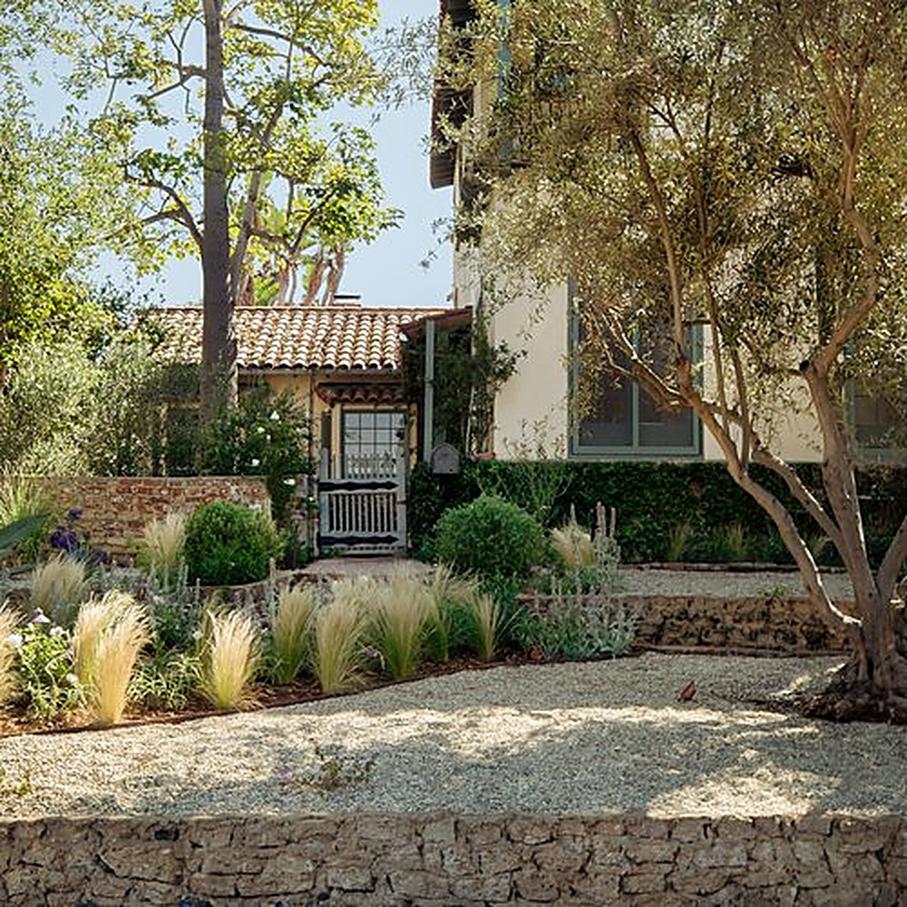 Miami Way, Los Angeles landscape design project by Hommes + Gardens