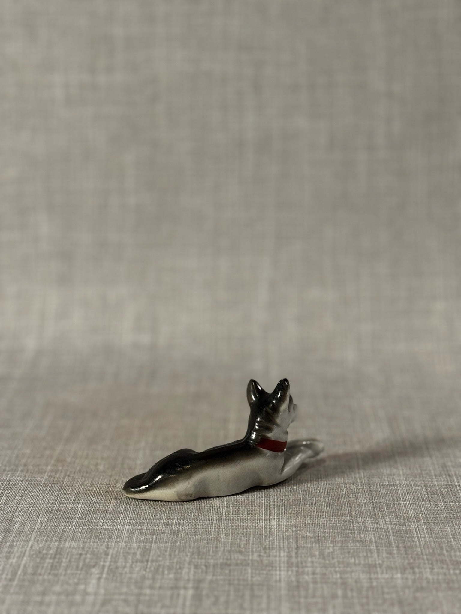 Charming Vintage Hand-Painted Reclining Dog Figurine with Red Collar – Mid-Century Ceramic Collectible