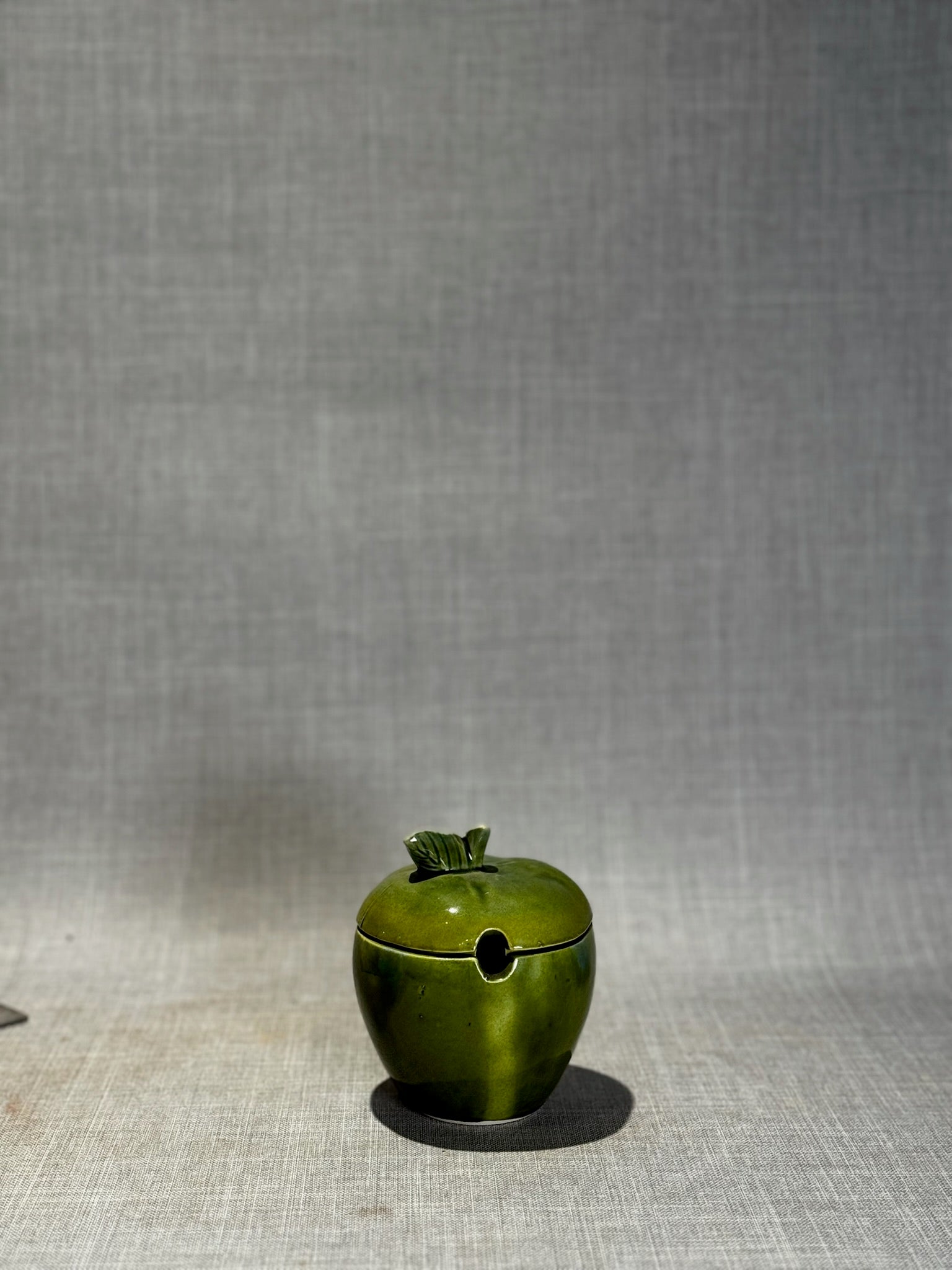 Mid-Century Green Apple Ceramic Sugar Bowl with Leaf Lid – Hand-Glazed Japan Pottery