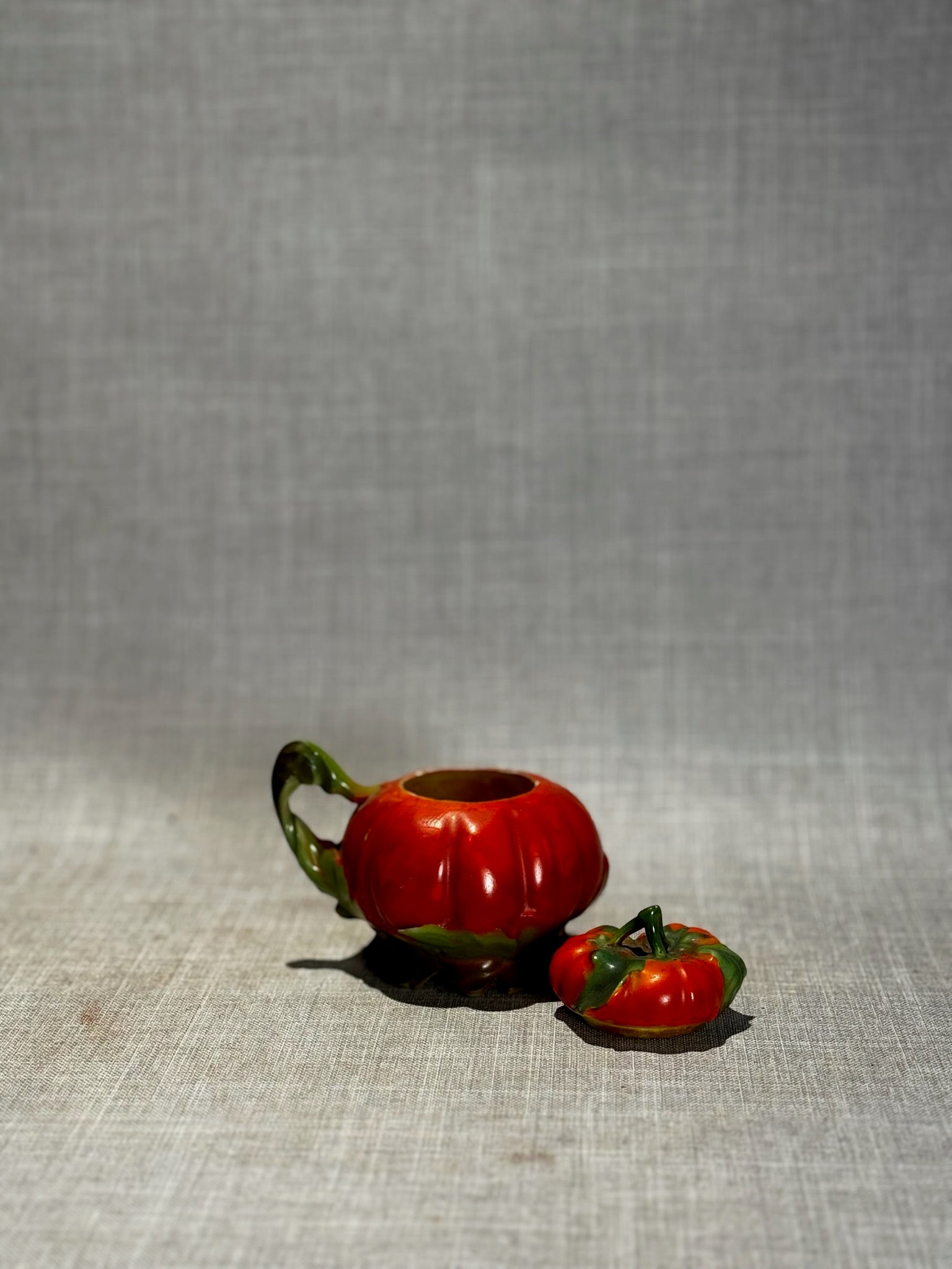 Charming Vintage Bavarian Tomato-Form Lidded Sugar Cup with Leaf Handle – Hand-Painted Ceramic