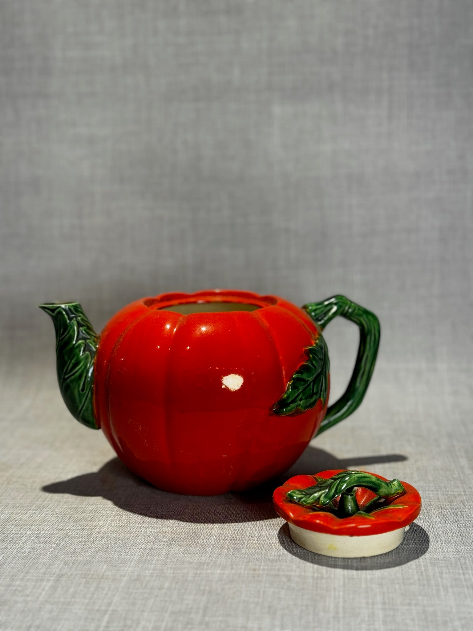 Vintage Japan Tomato Teapot with Sculpted Vine Handle & Lid – Hand-Painted Figural Ceramic