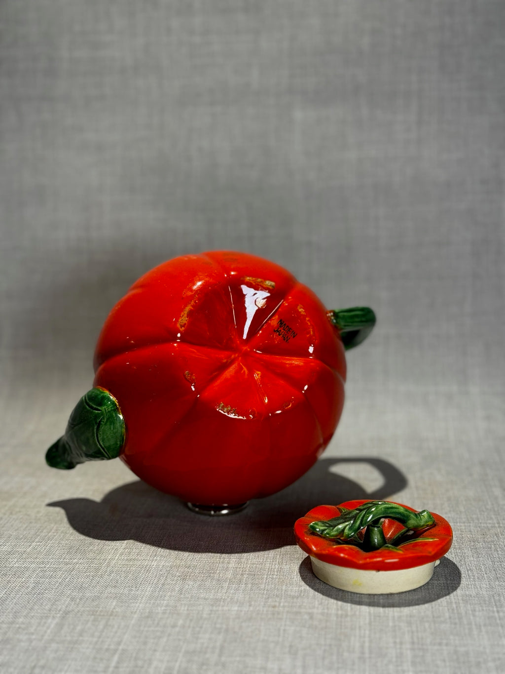 Vintage Japan Tomato Teapot with Sculpted Vine Handle & Lid – Hand-Painted Figural Ceramic