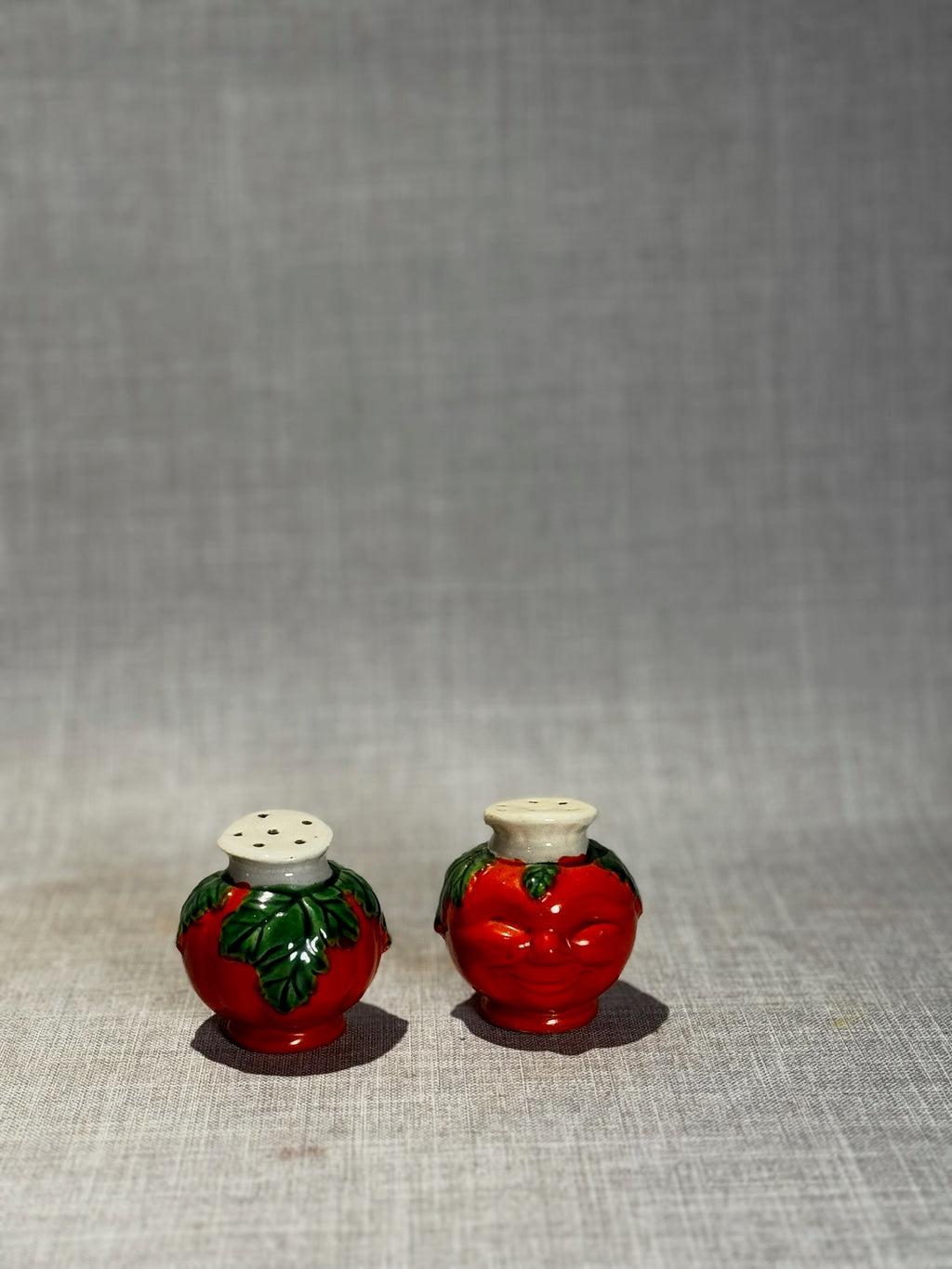 figural tomato salt and pepper set