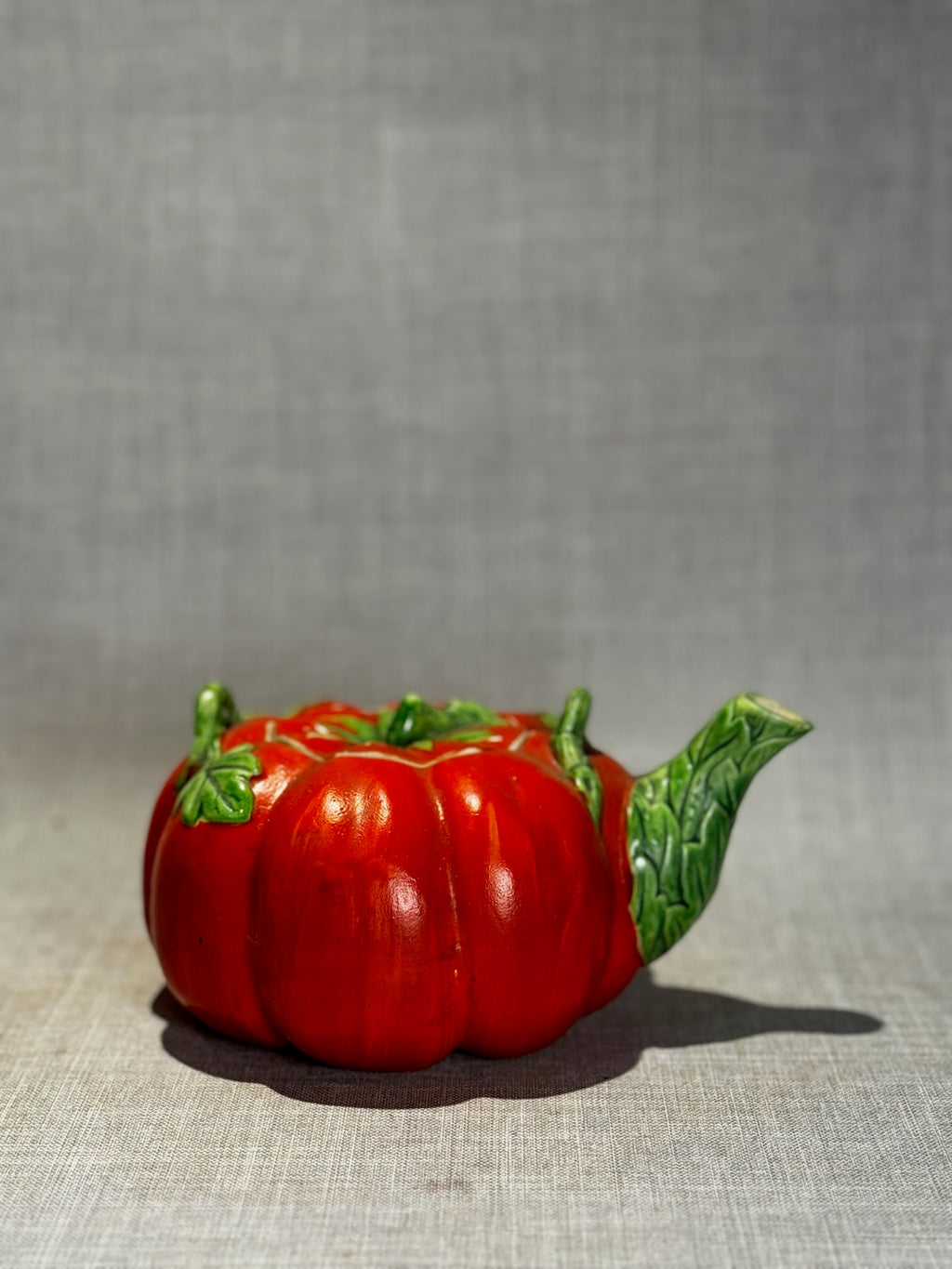 Vintage Tomato  Tea Set, Teapot, and 5 tea glasses