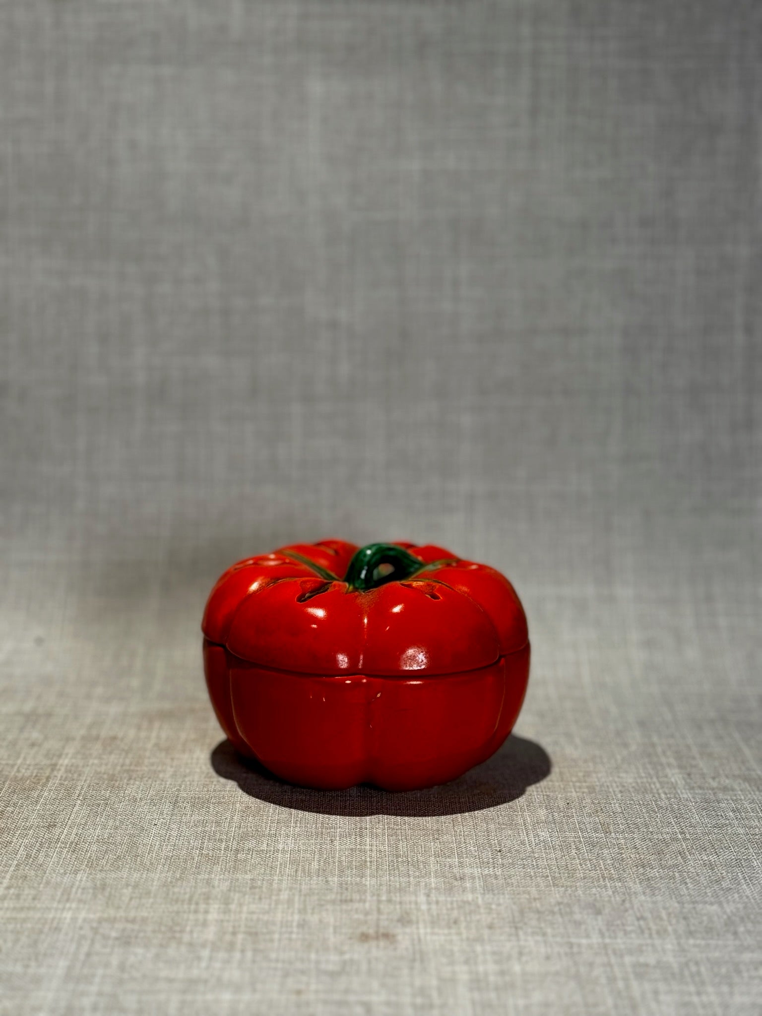 Charming Mid-Century Japanese Ceramic Tomato Sugar Bowl with Lid – Hand-Painted Red Vegetable Ware, 1950s