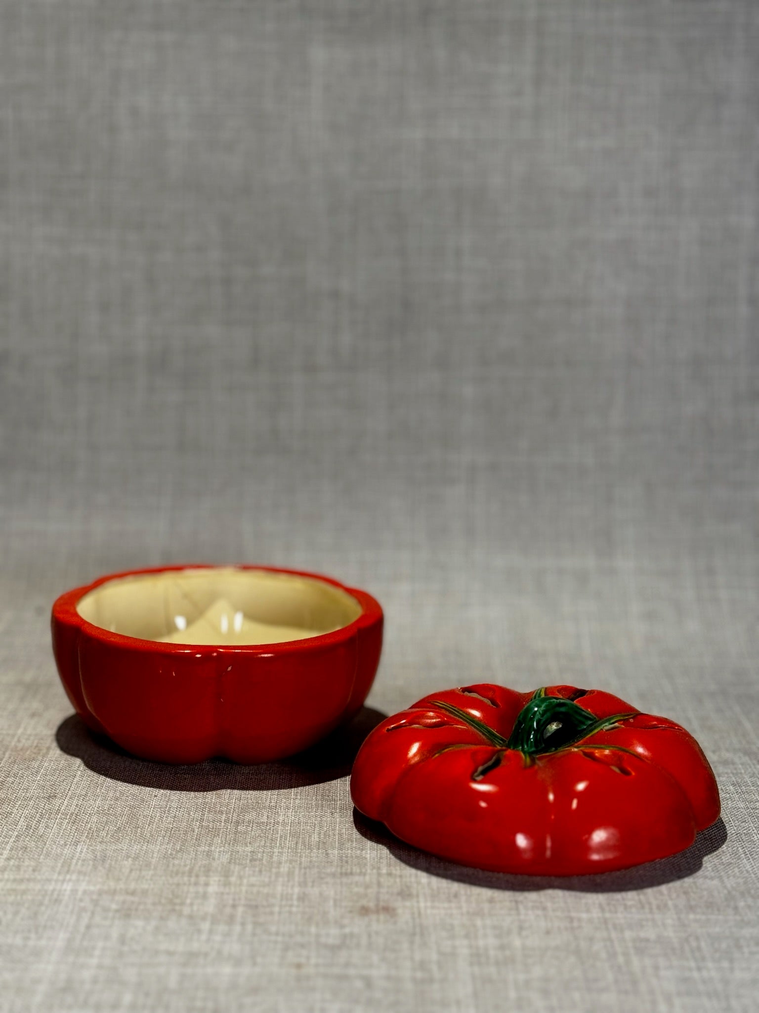 Charming Mid-Century Japanese Ceramic Tomato Sugar Bowl with Lid – Hand-Painted Red Vegetable Ware, 1950s