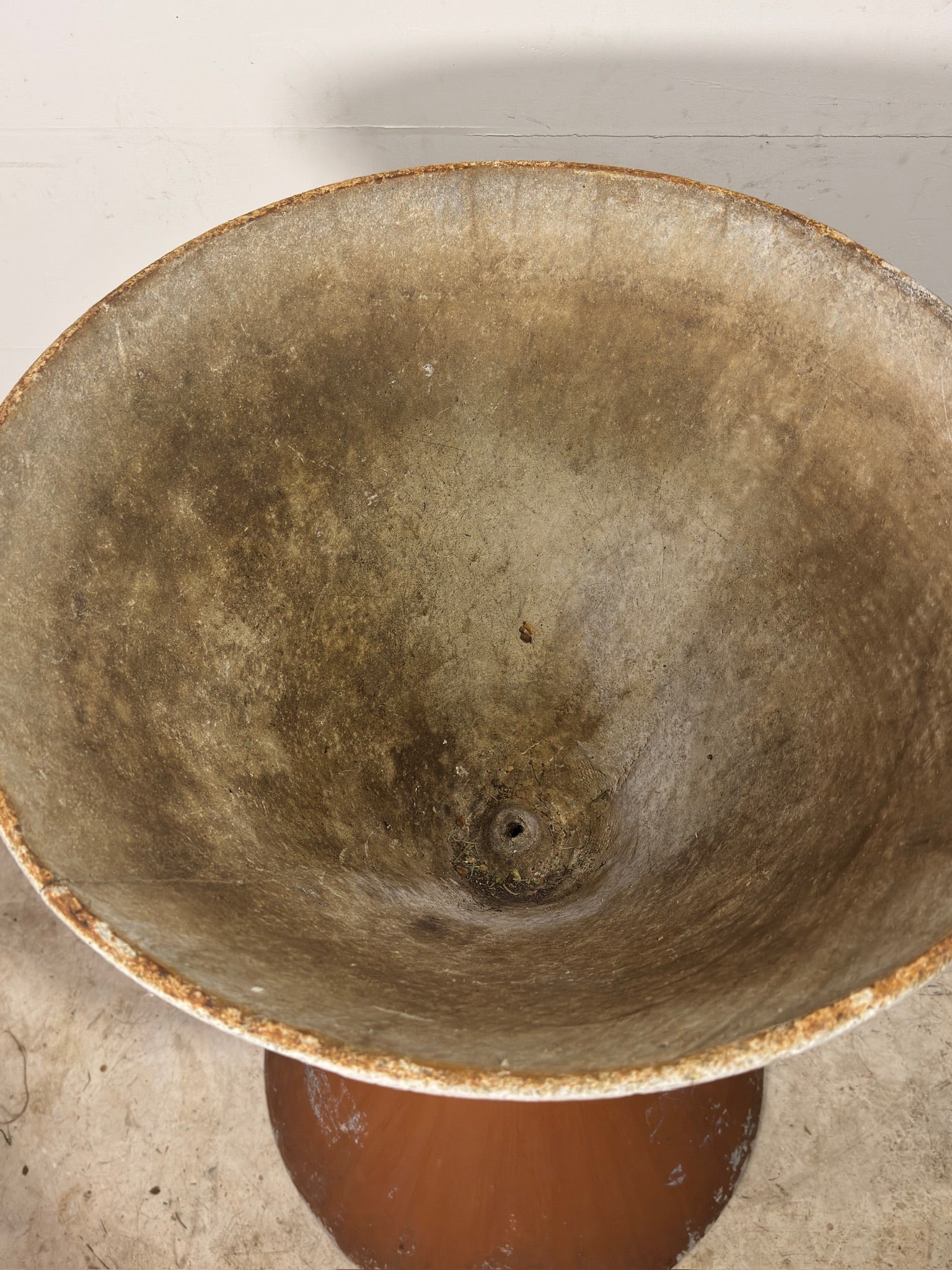 Willy Guhl Sculptural Diabolo Hourglass Planter – Swiss Mid-Century Eternit Garden Vessel