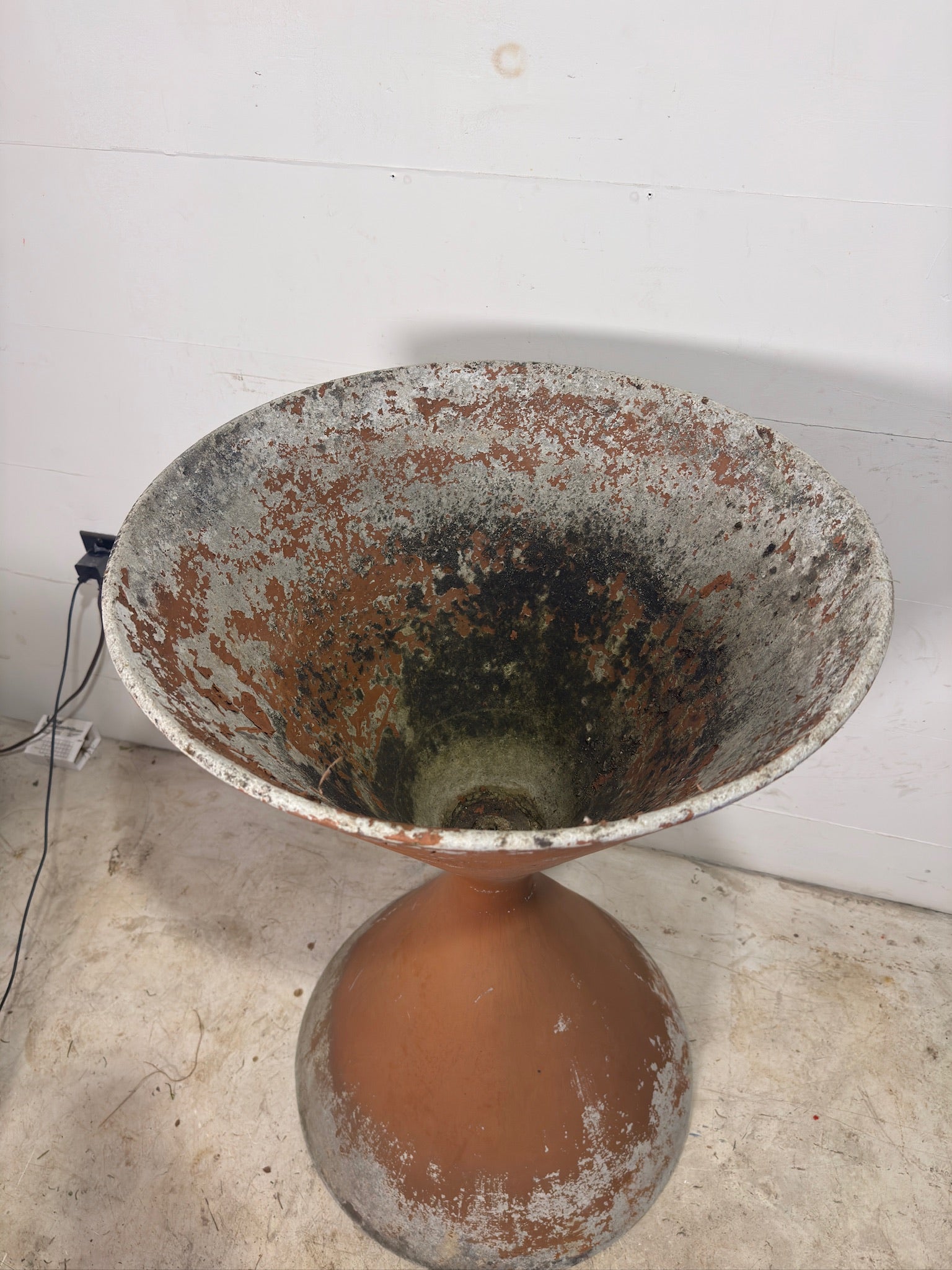 Willy Guhl Sculptural Diabolo Hourglass Planter – Swiss Mid-Century Eternit Garden Vessel