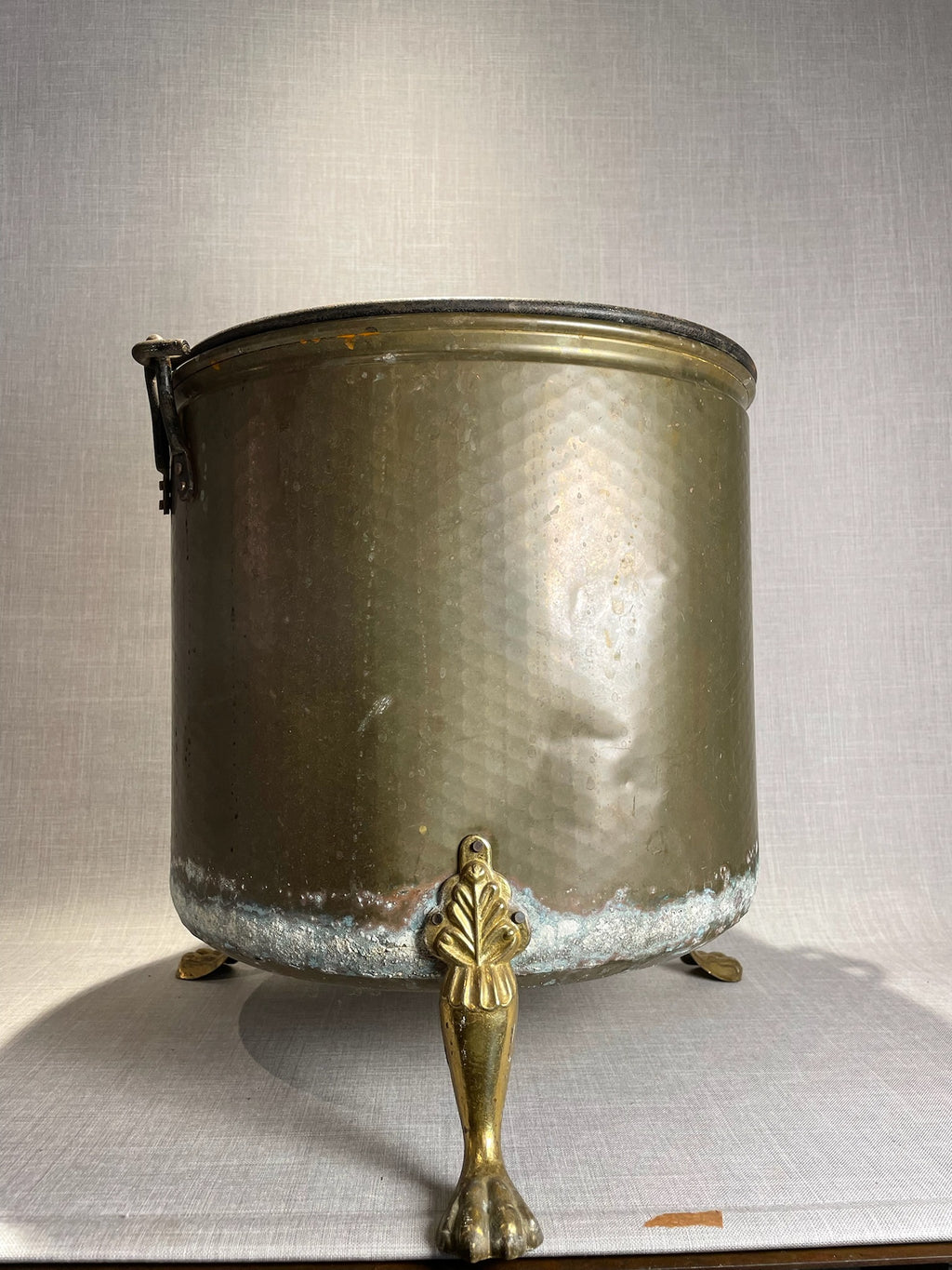 Large Antique English Hand-Hammered Brass Bucket with Claw Feet and Iron Handle
