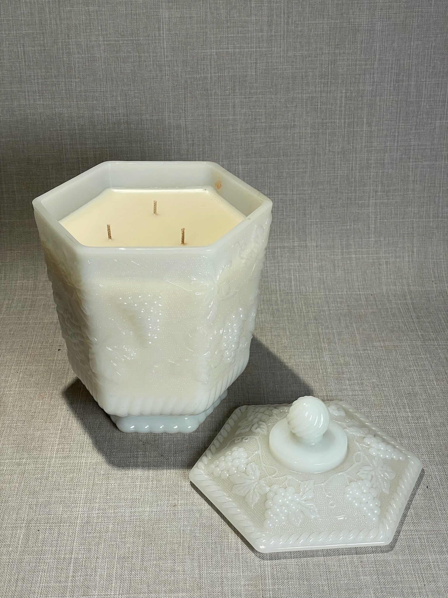 Vintage Grape Relief Candle – Elegant Milk Glass Keepsake