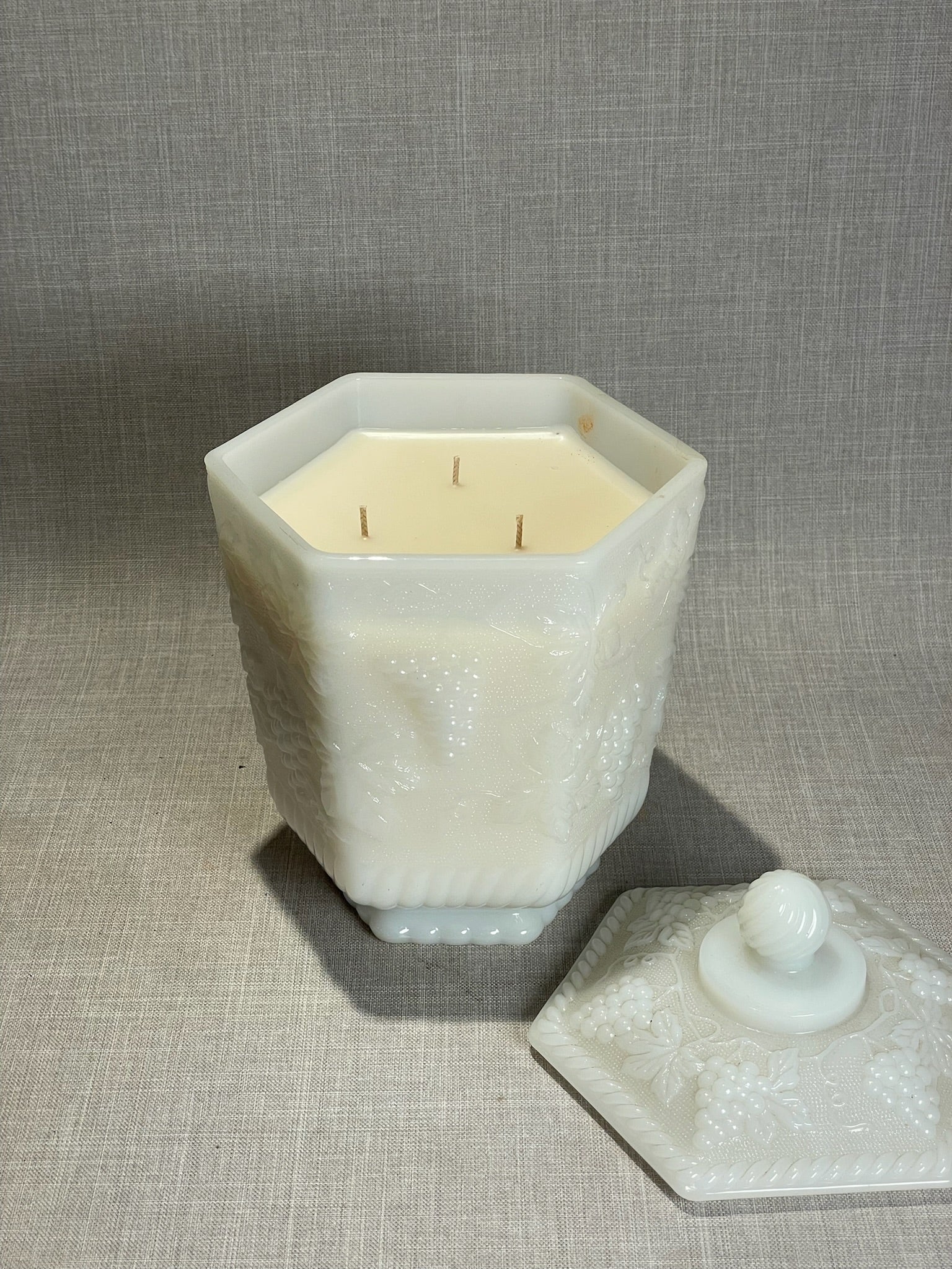 Vintage Grape Relief Candle – Elegant Milk Glass Keepsake
