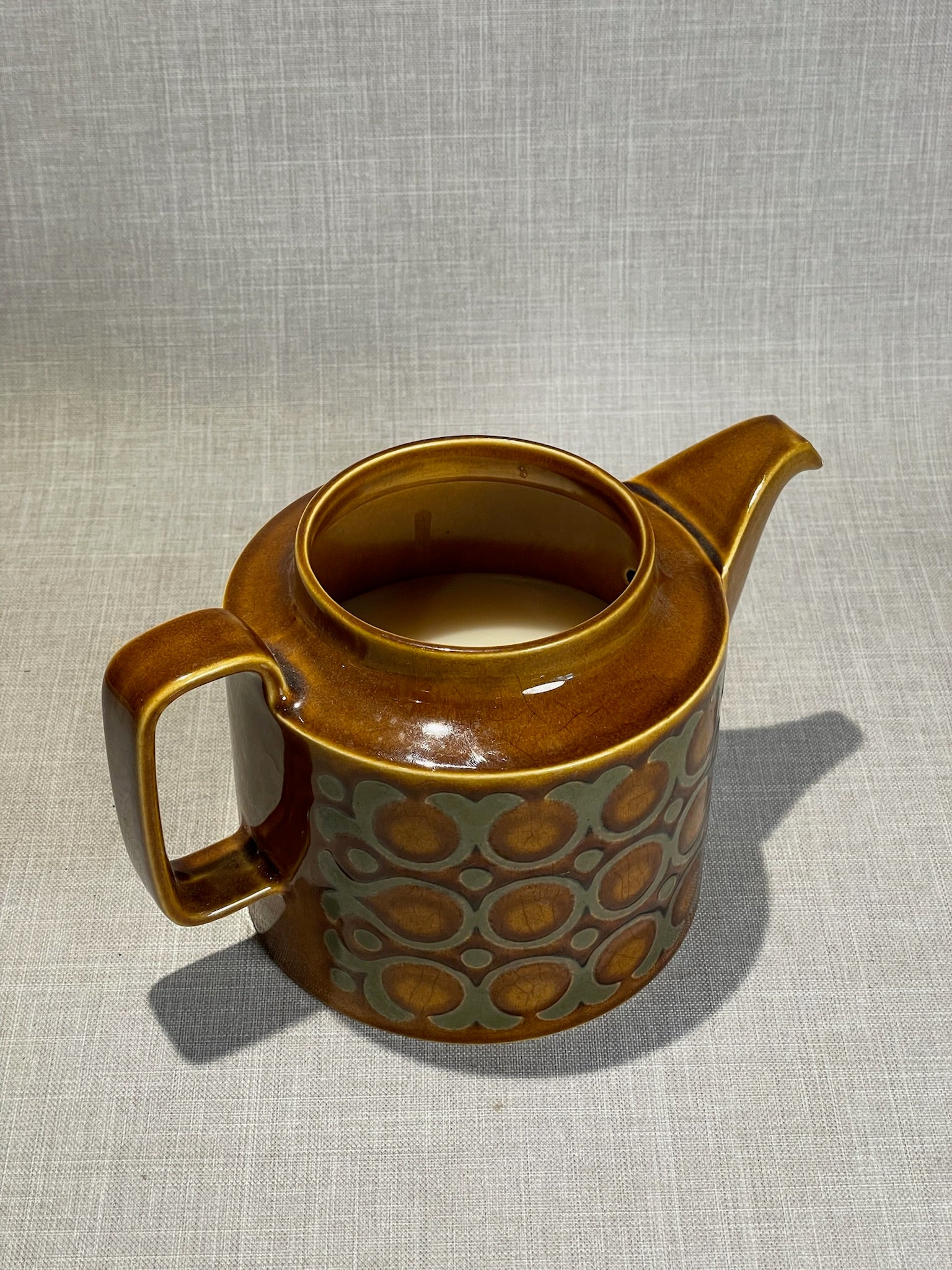 Retro Harvest Teapot Candle – Hand-Poured in 1970s Stoneware