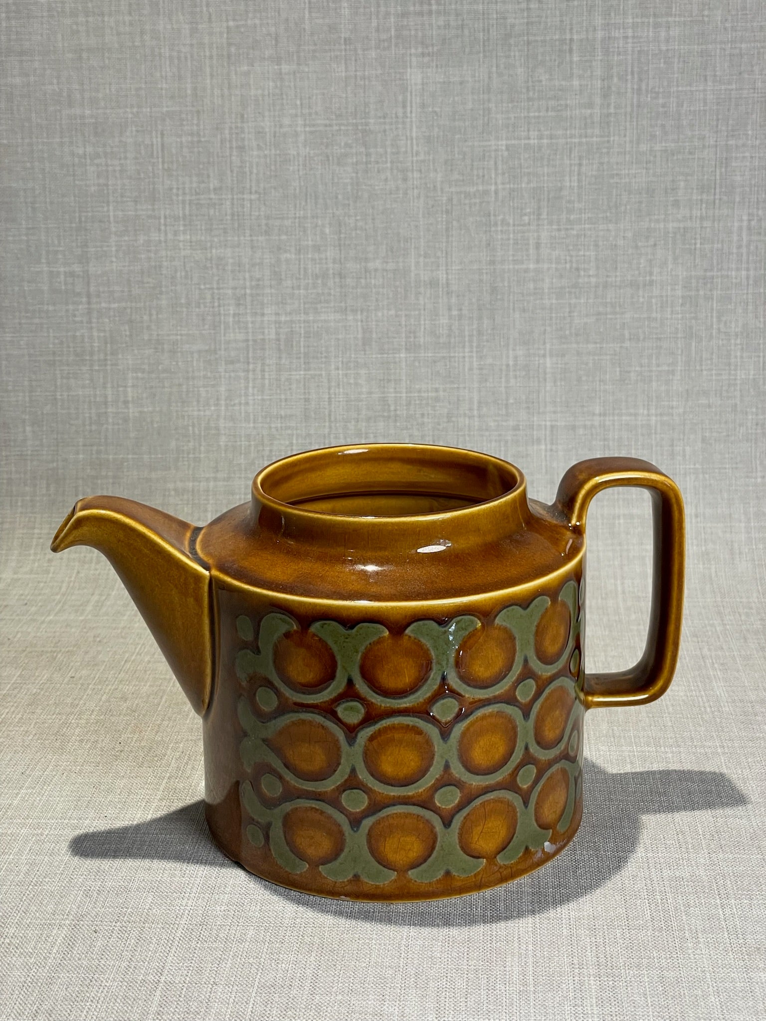 Retro Harvest Teapot Candle – Hand-Poured in 1970s Stoneware