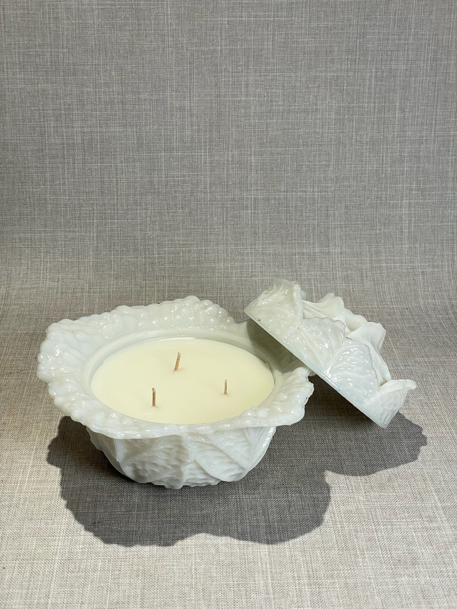 White Blossom Lidded Ceramic Candle – Hand-Poured Triple Wick in Vintage Petal Design