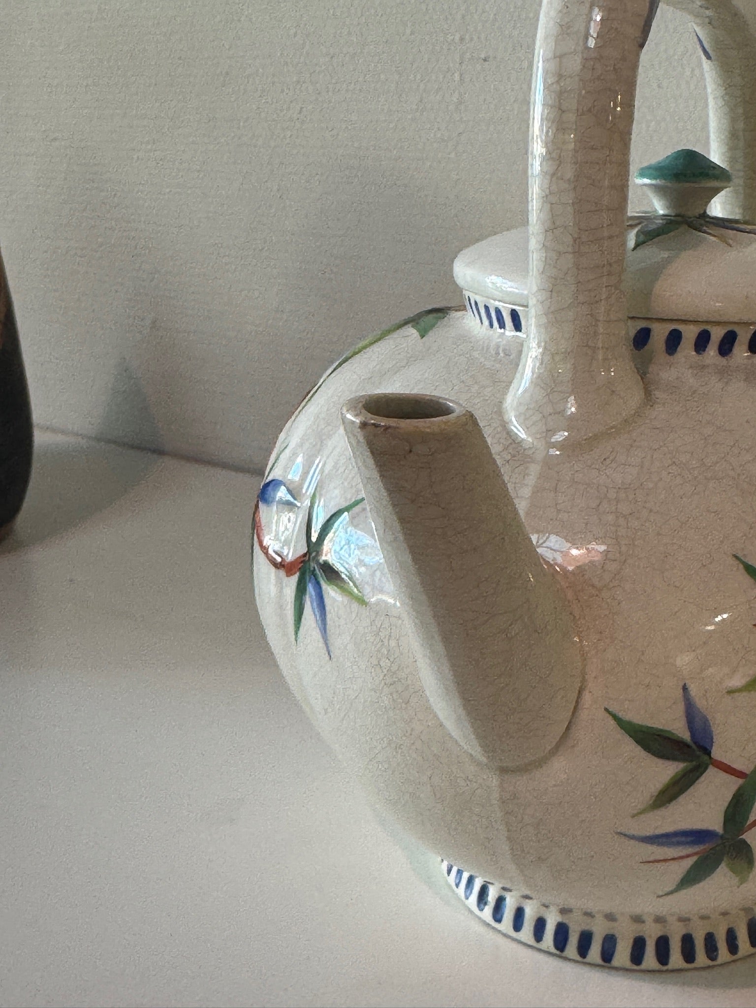 19th Century English Wedgwood Hand-Painted Bamboo Porcelain Teapot with Lid