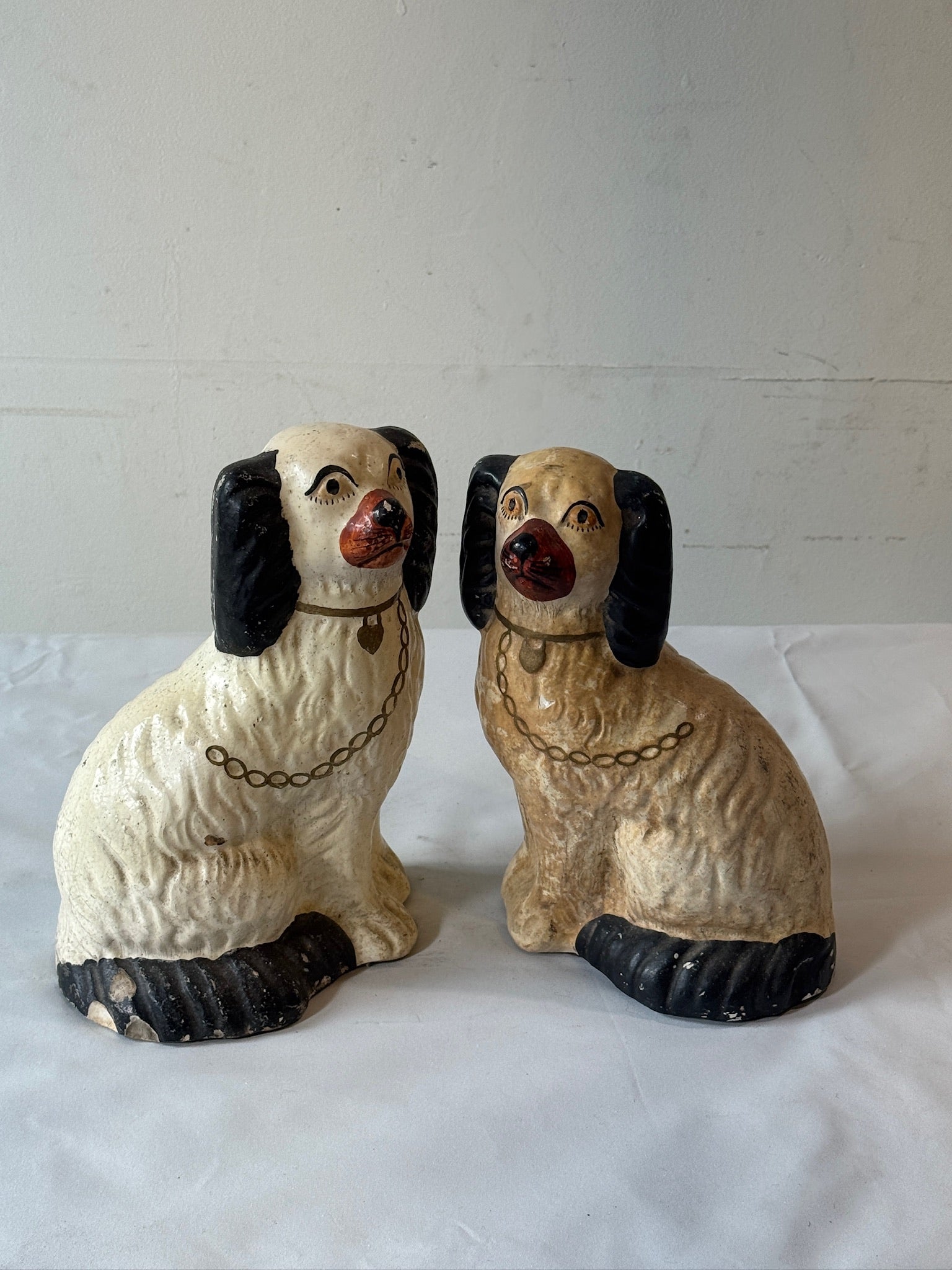 Pair of Staffordshire-Style Ceramic Spaniel Dogs – Hand-Painted Victorian Figurines