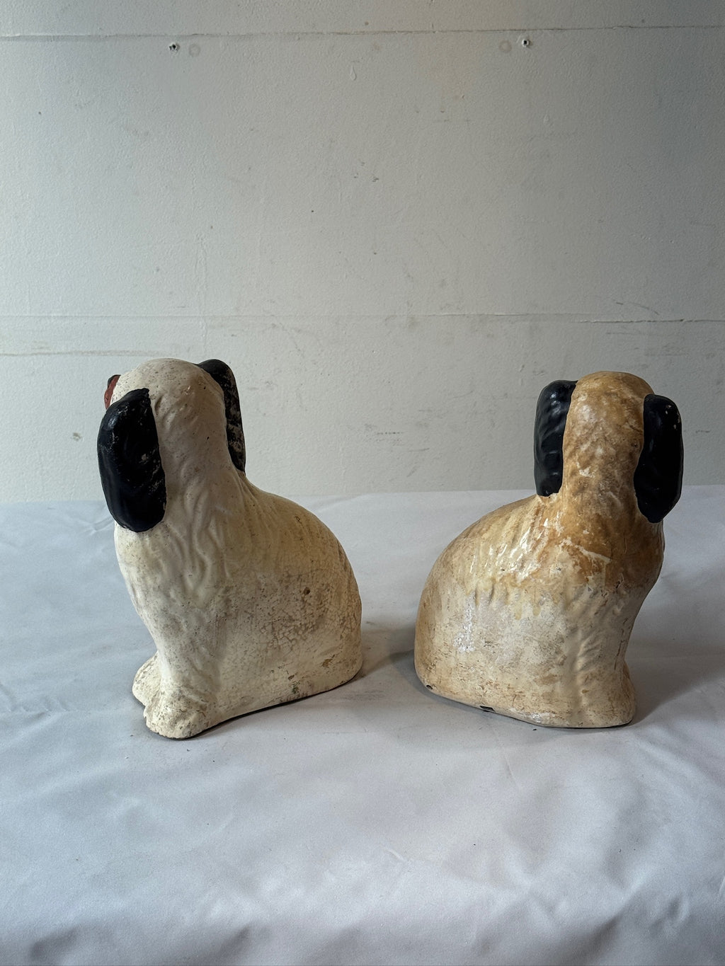 Pair of Staffordshire-Style Ceramic Spaniel Dogs – Hand-Painted Victorian Figurines