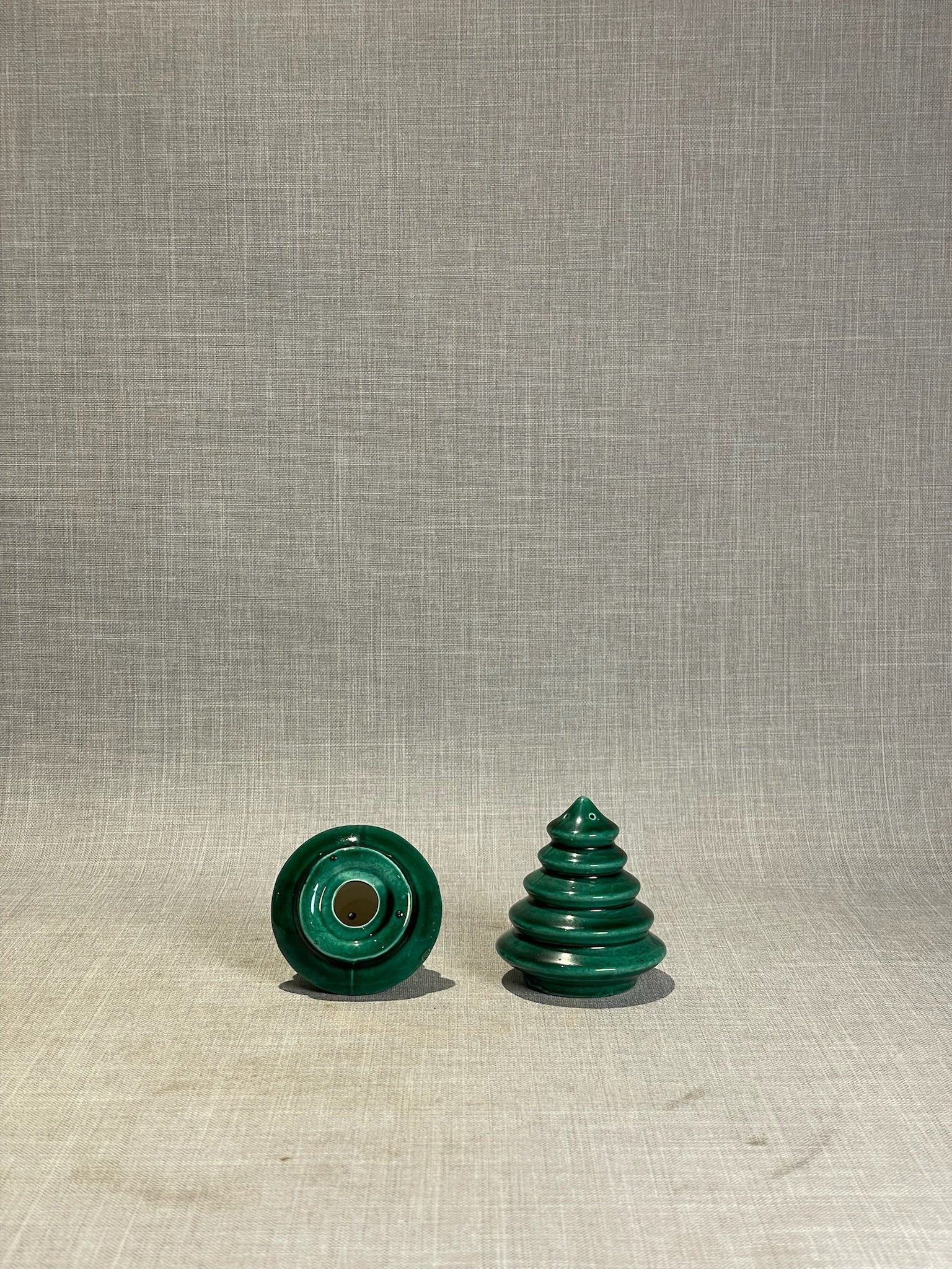 Vintage Ceramic Christmas Tree Salt & Pepper Shaker Set – Emerald Green Glazed Holiday Tableware