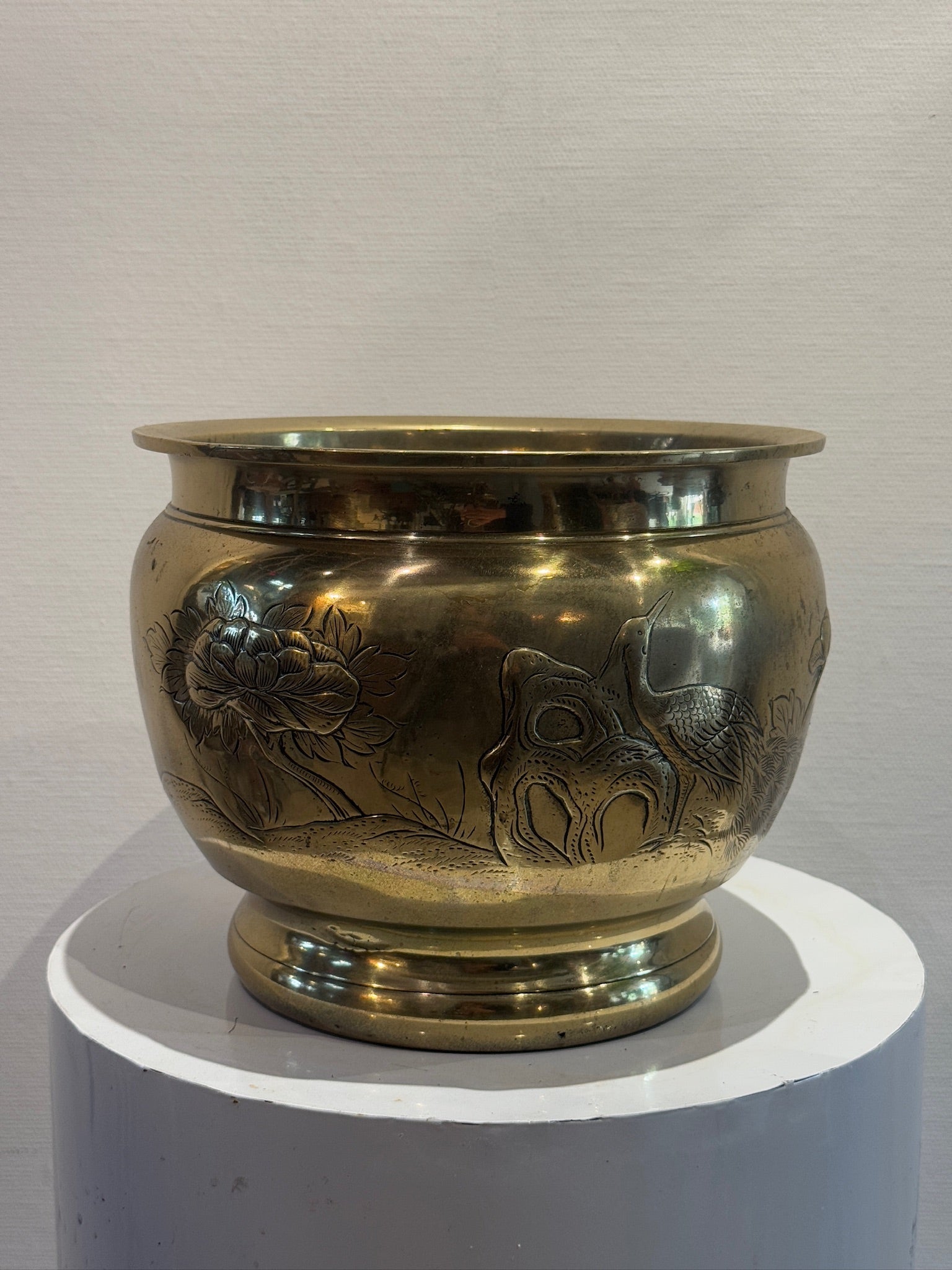 Victorian–Edwardian Brass Jardiniere with Japanese-Influenced Etched Motifs on display, featuring intricate designs, hommes + gardens estudio.