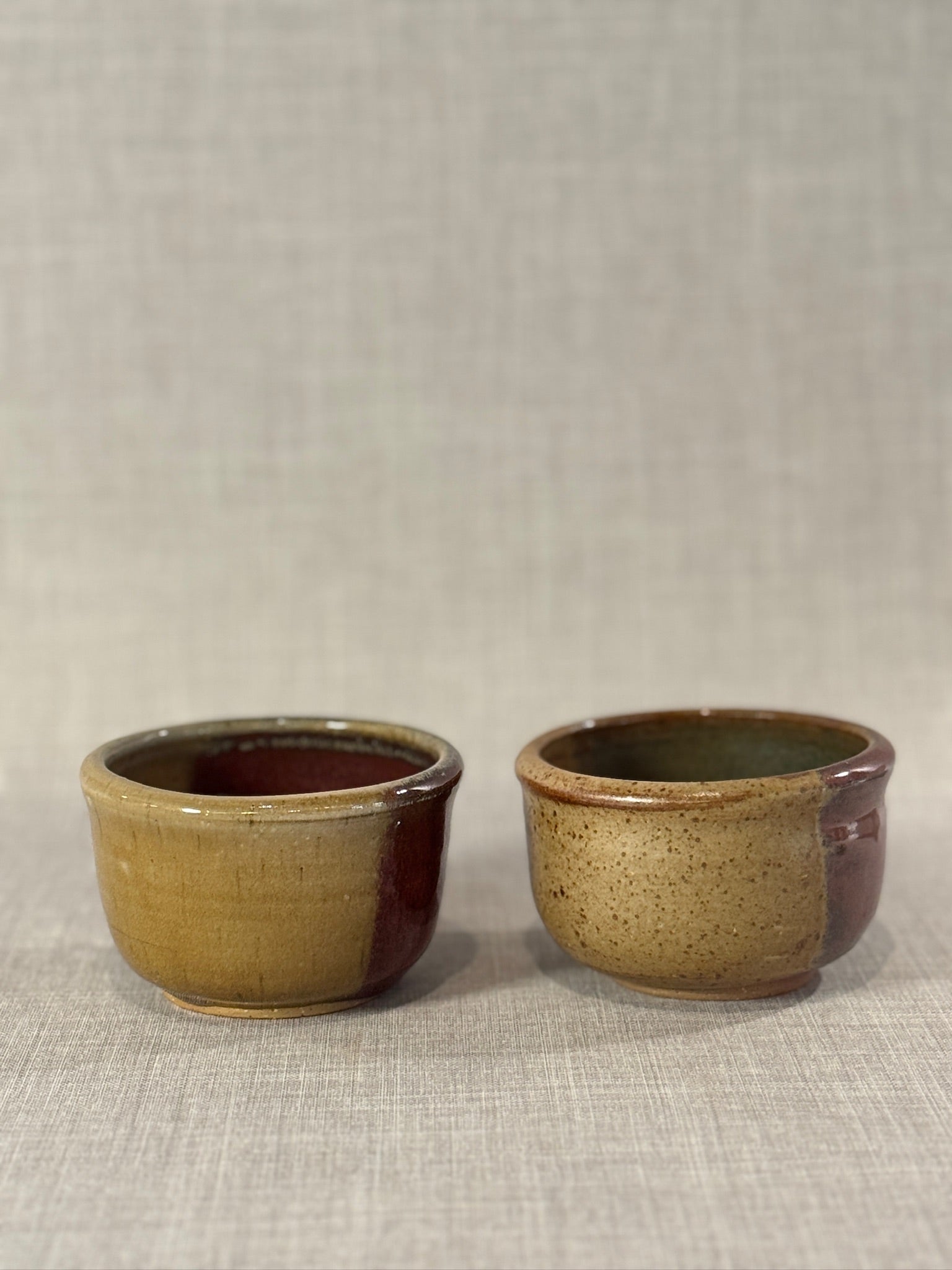 Pair of Mid-Century Studio Pottery Bowls with Oxblood and Ochre Glaze, Hand-Thrown Artisan Stoneware